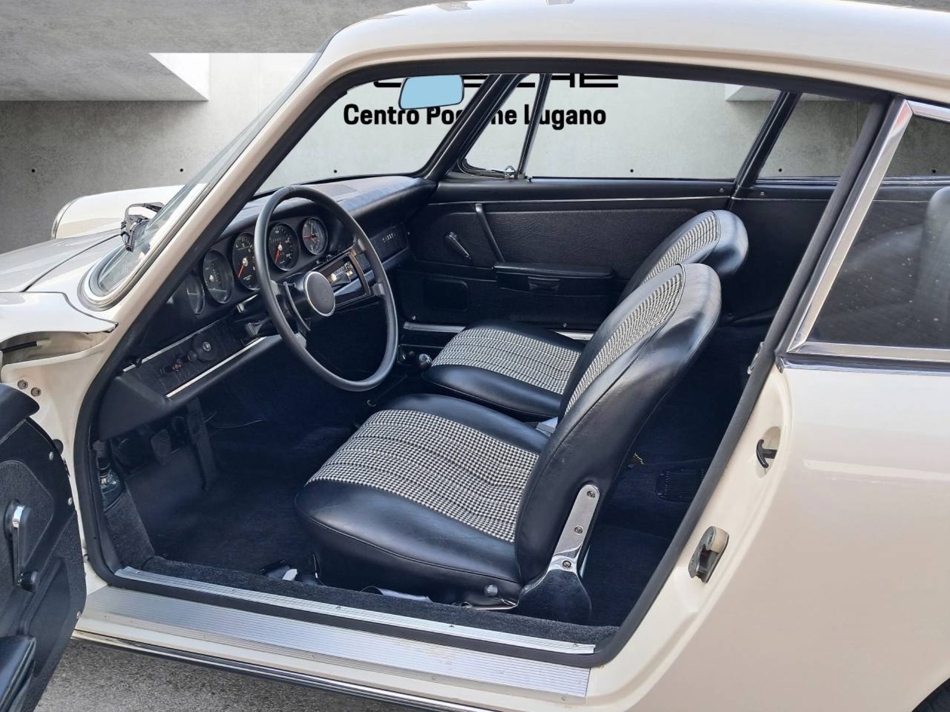 PORSCHE 911 S 2.0 Coupe-showroom-element-3