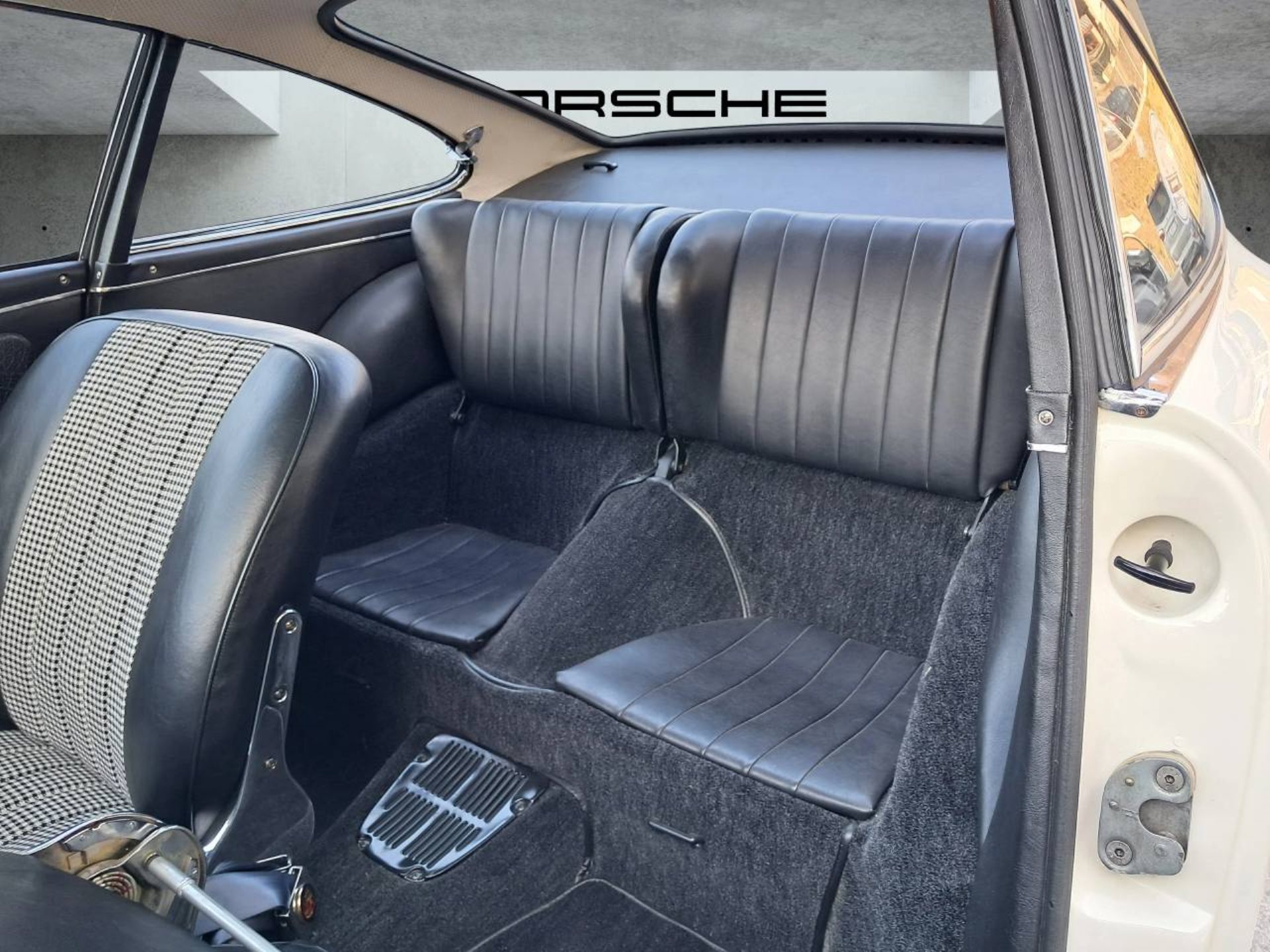 PORSCHE 911 S 2.0 Coupe-image-18