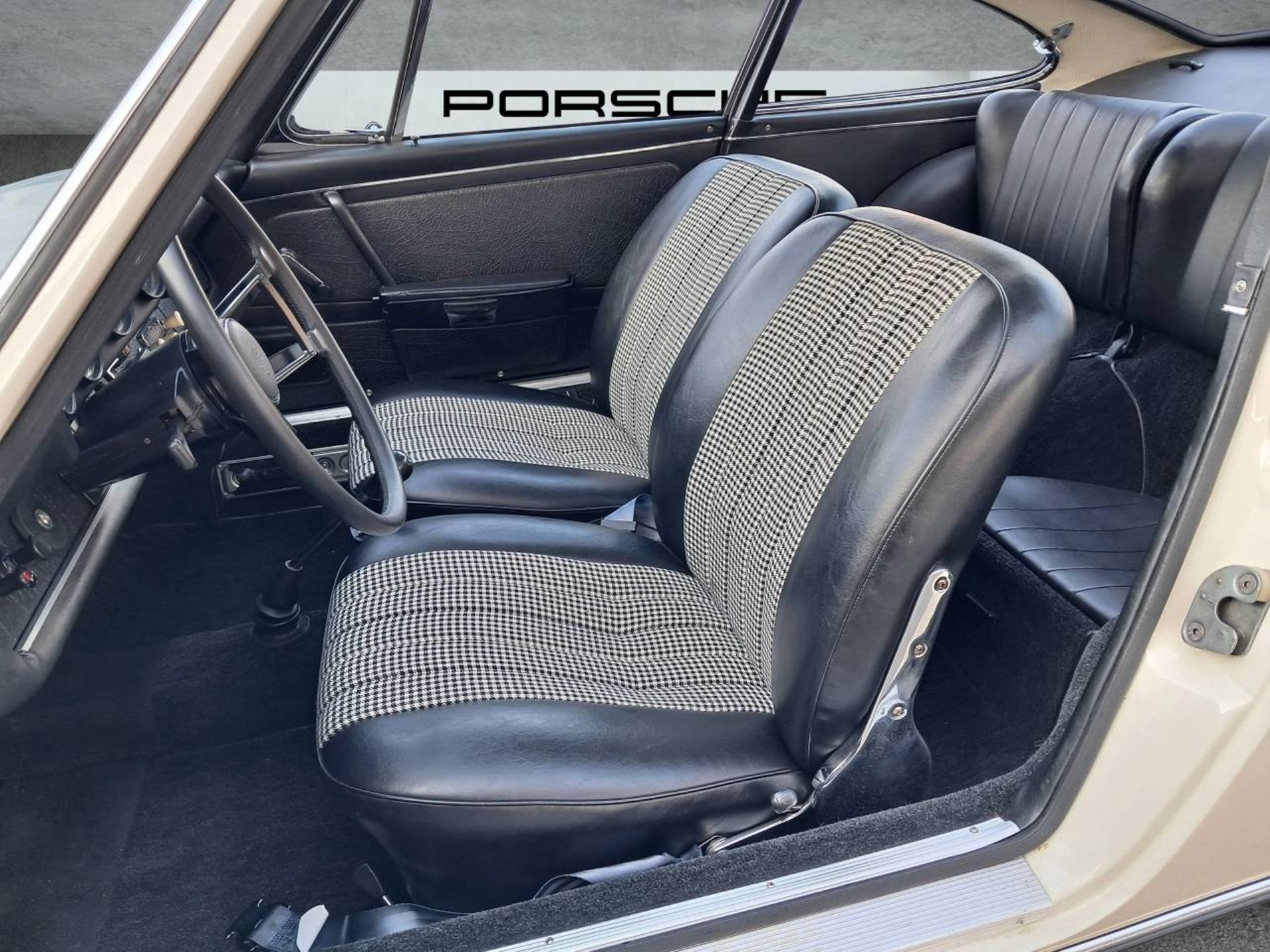 PORSCHE 911 S 2.0 Coupe-image-4