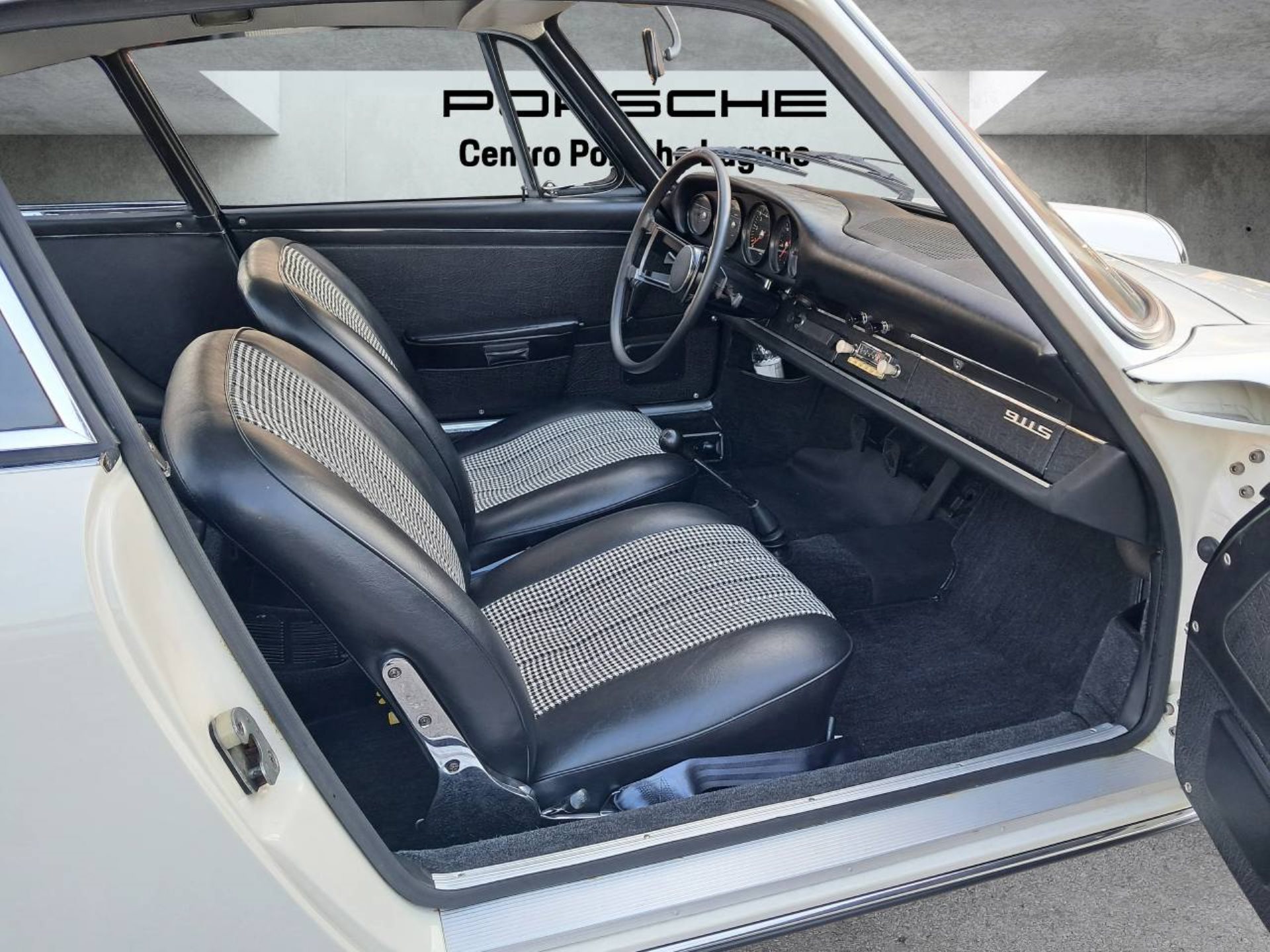 PORSCHE 911 S 2.0 Coupe-image-15