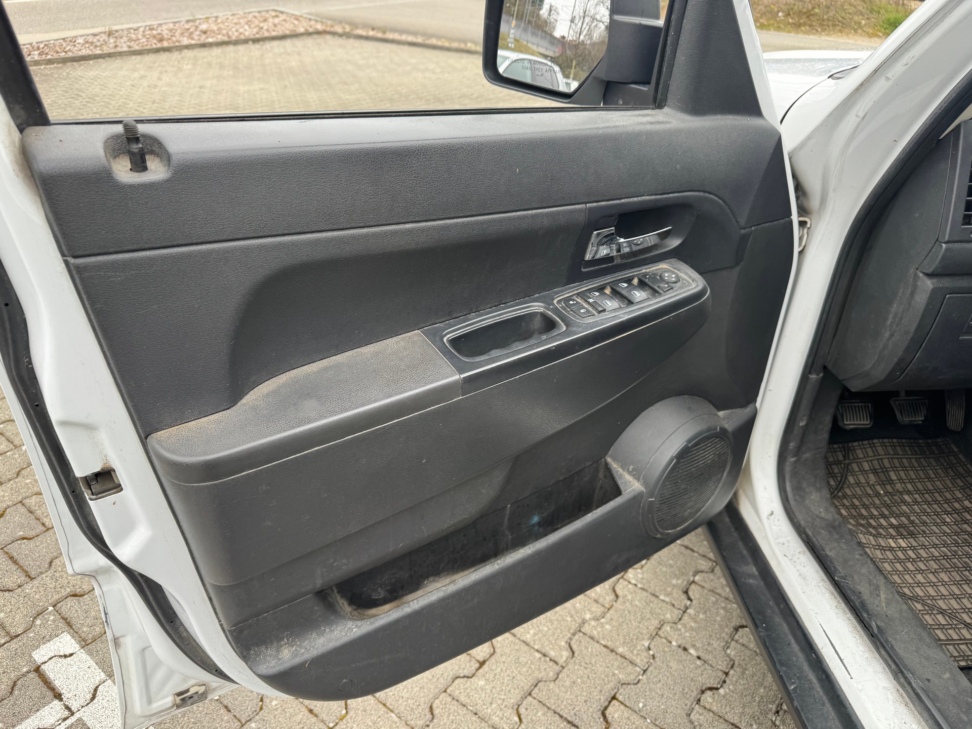 JEEP Cherokee 2.8 CRD Sport-image-7