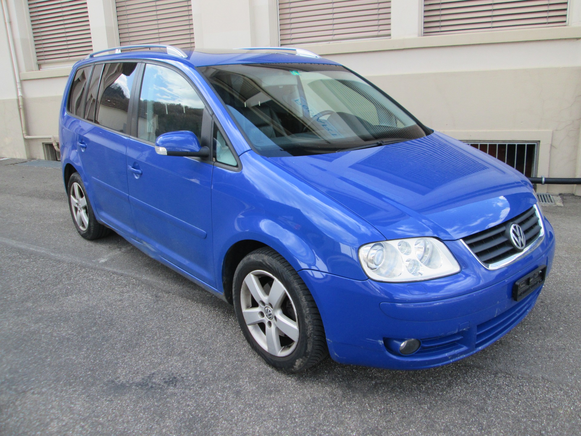 VW Touran 2.0 FSI Highline-image-2