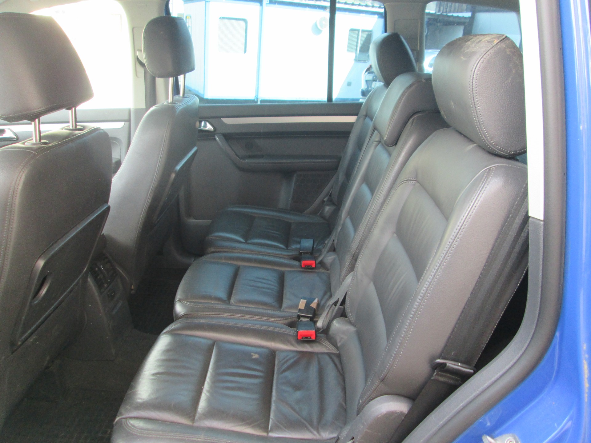 VW Touran 2.0 FSI Highline-image-8
