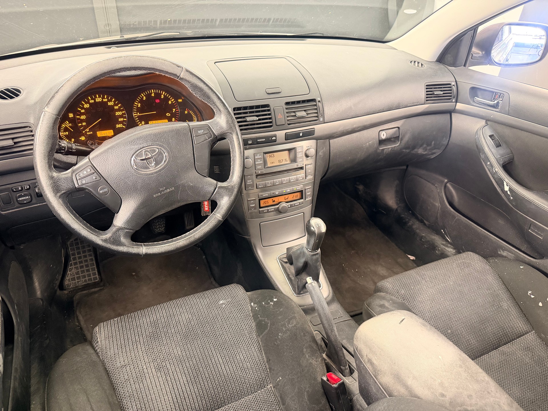 TOYOTA Avensis 1.8 VVT-i Linea Terra Sportswagon-image-8