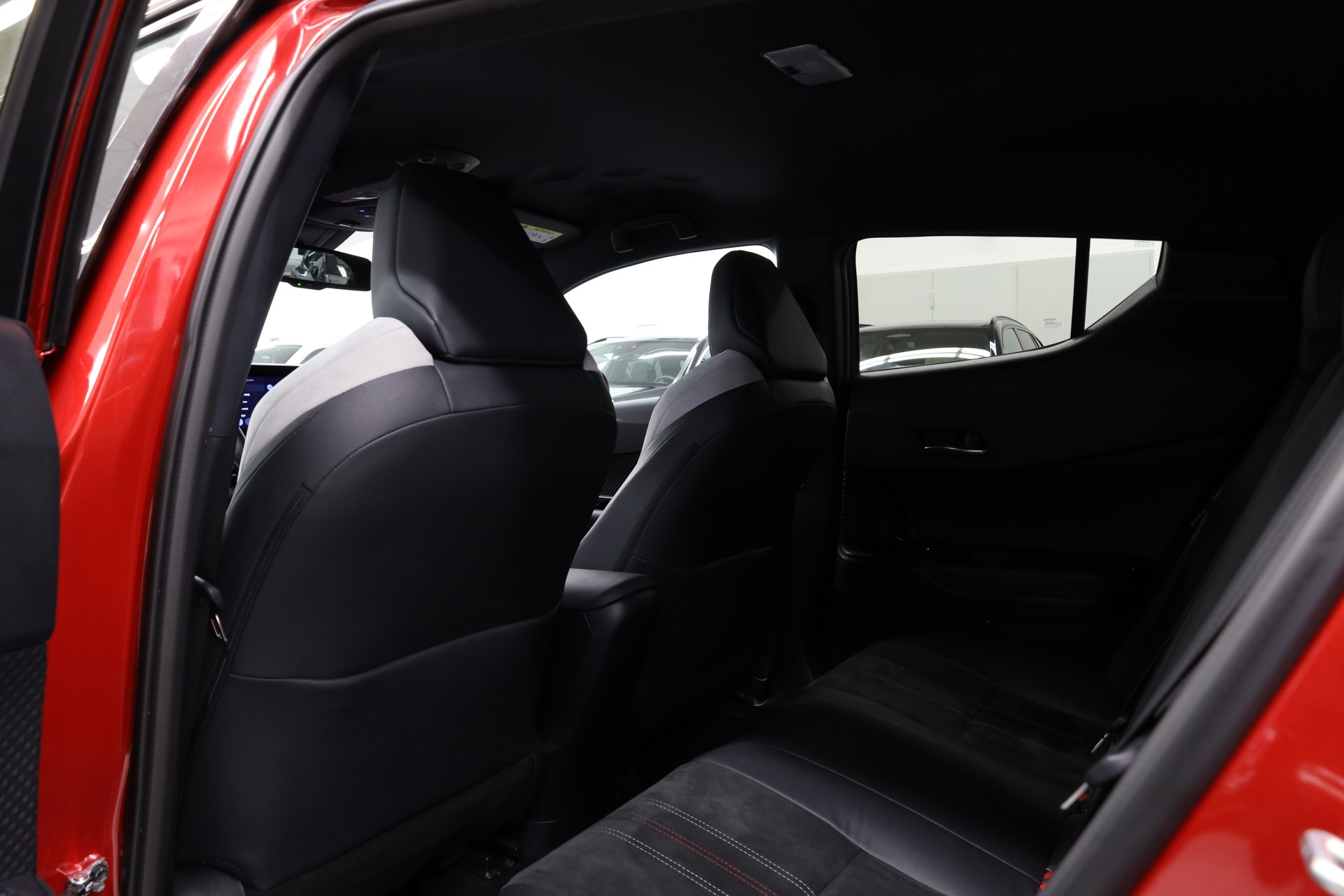 TOYOTA C-HR 2.0 VVTi HSD GR Sport-image-23