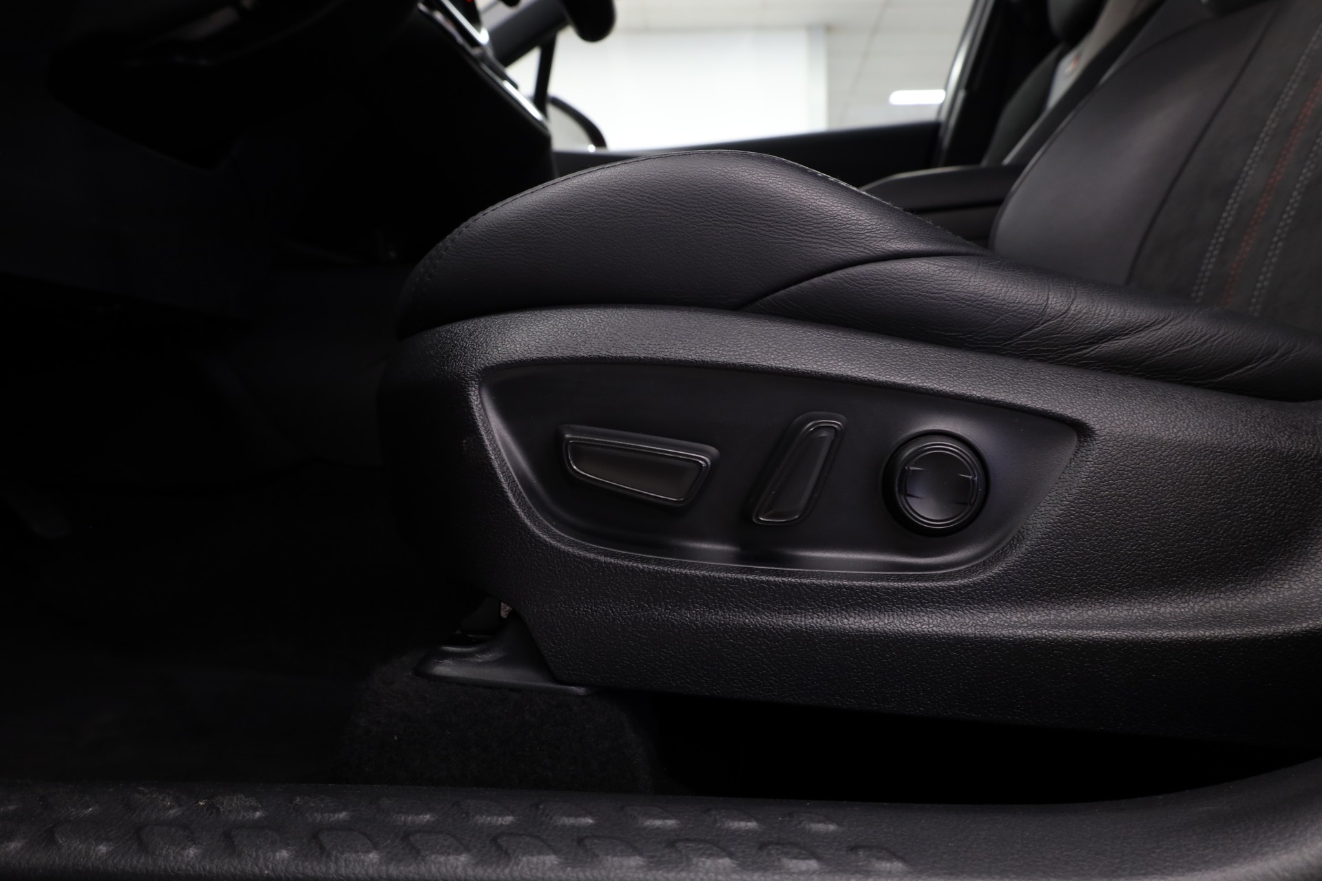 TOYOTA C-HR 2.0 VVTi HSD GR Sport-image-21