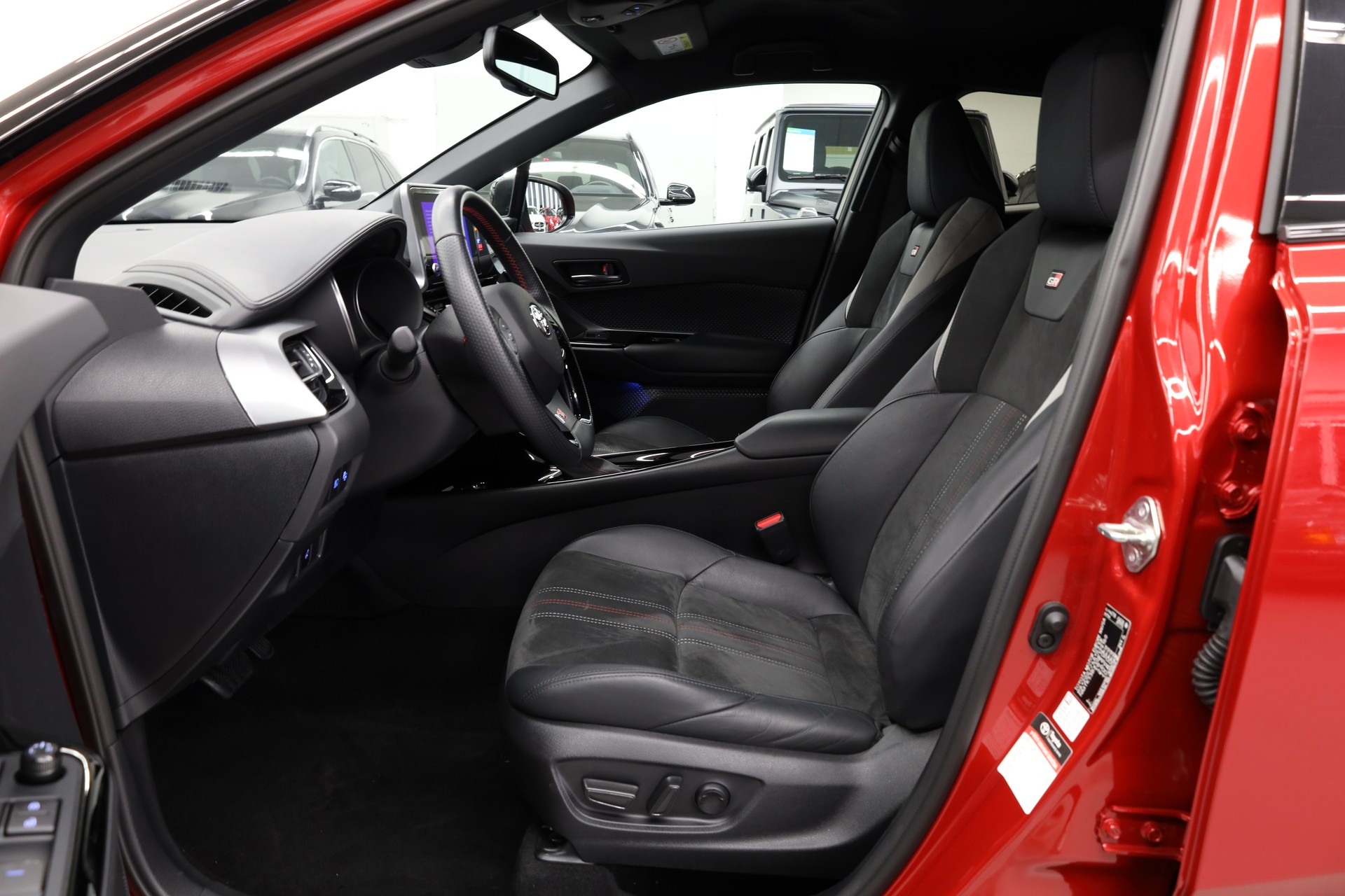 TOYOTA C-HR 2.0 VVTi HSD GR Sport-image-15