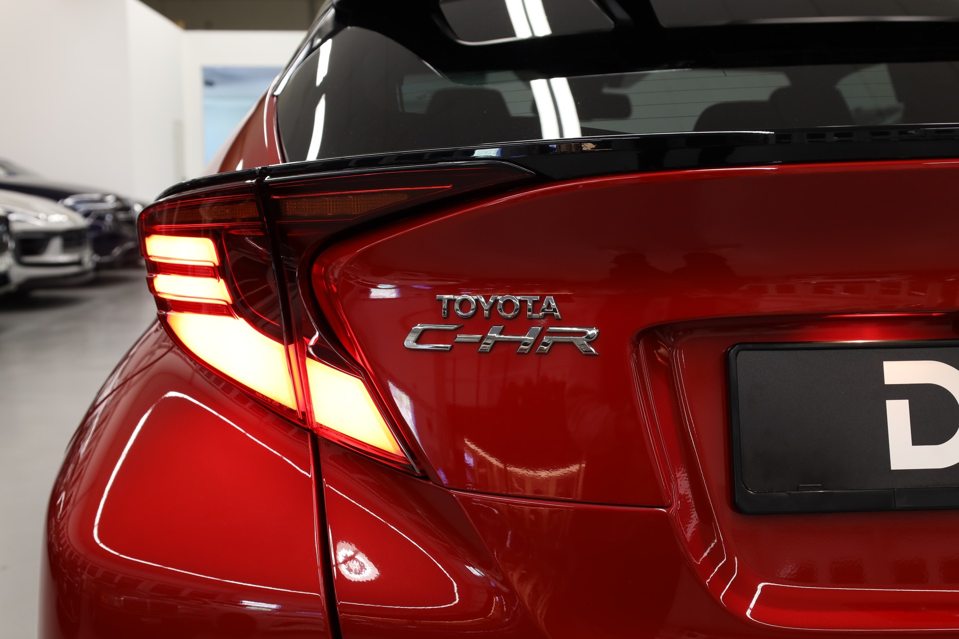 TOYOTA C-HR 2.0 VVTi HSD GR Sport-image-10
