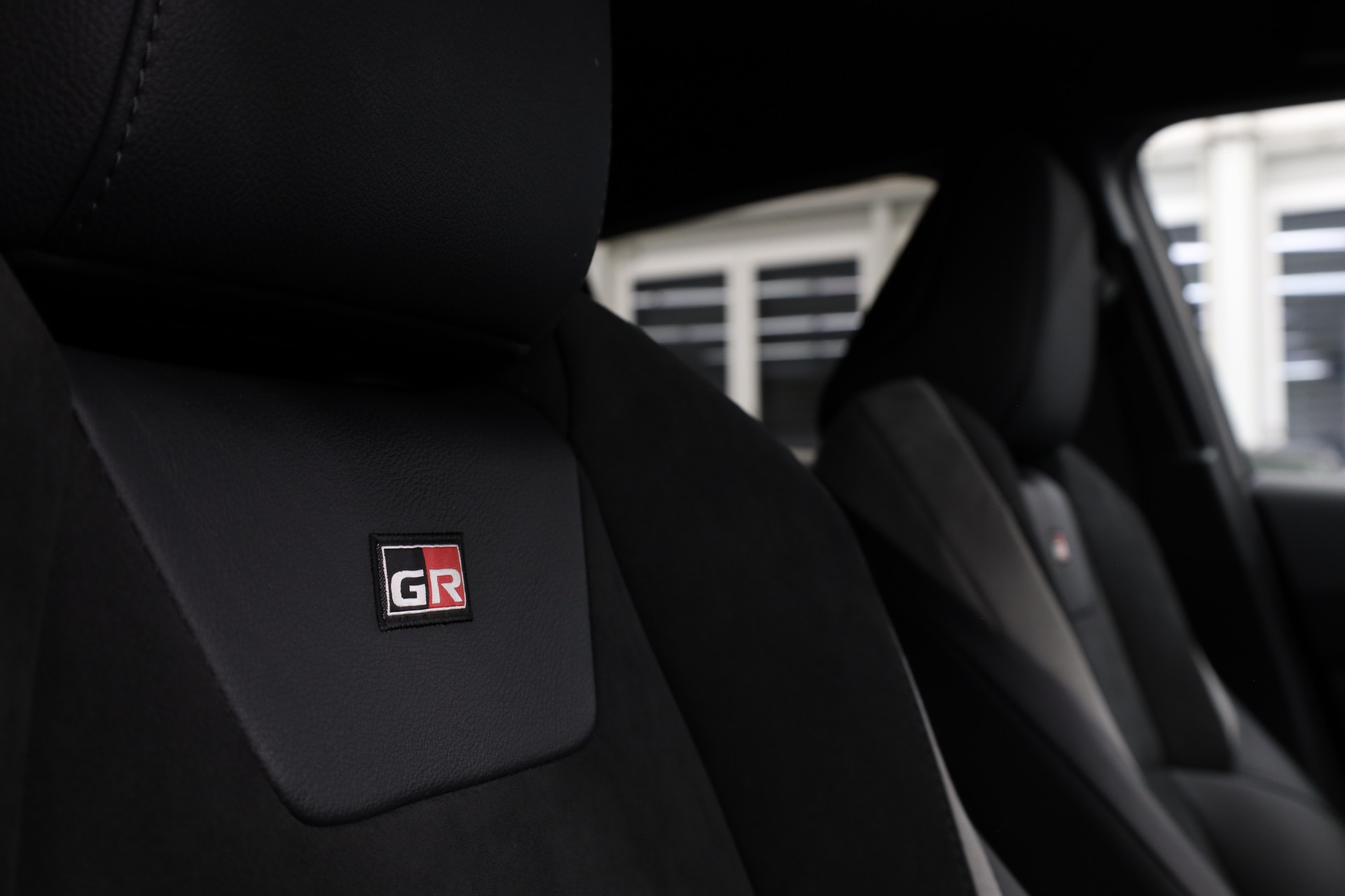 TOYOTA C-HR 2.0 VVTi HSD GR Sport-image-18