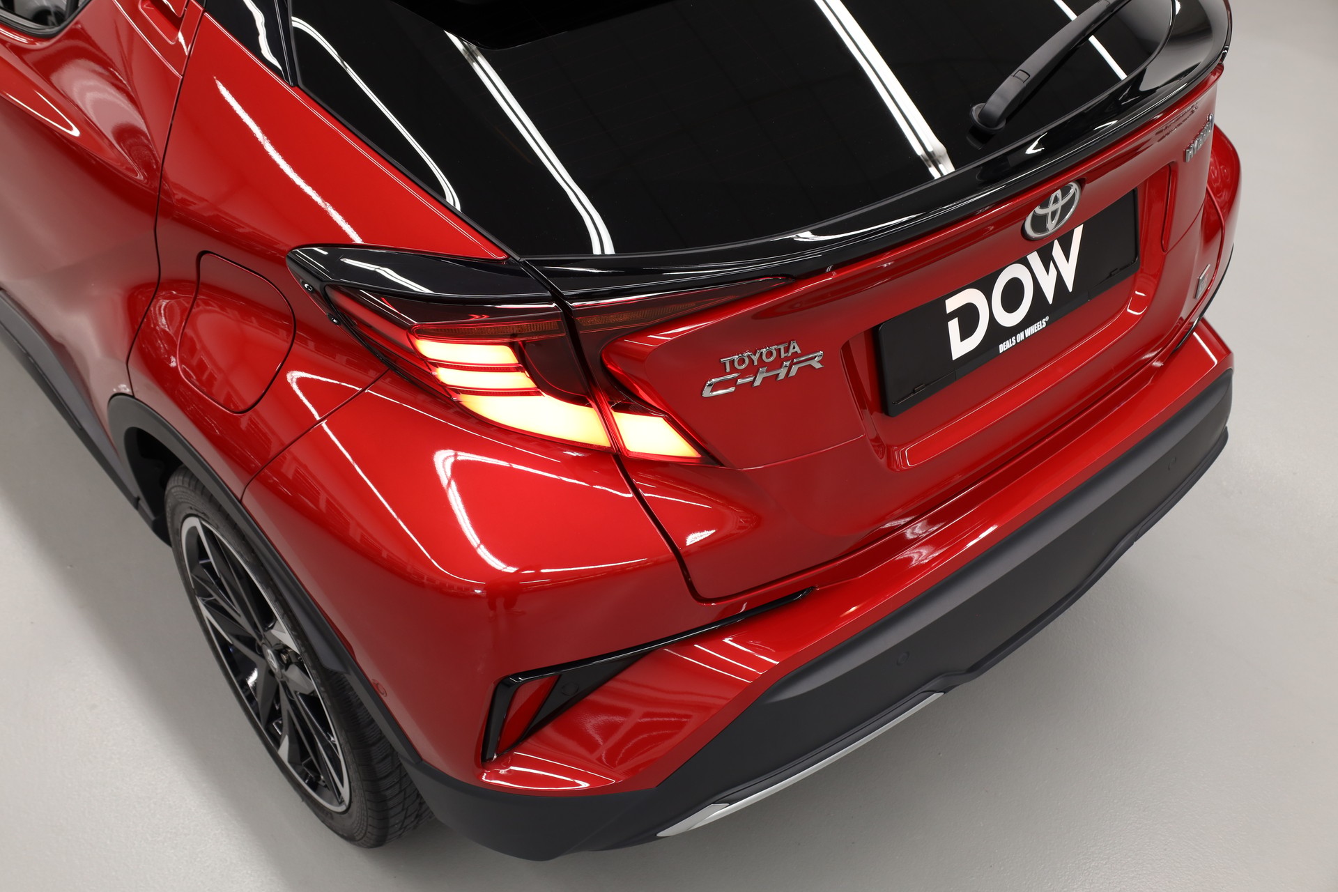 TOYOTA C-HR 2.0 VVTi HSD GR Sport-image-9
