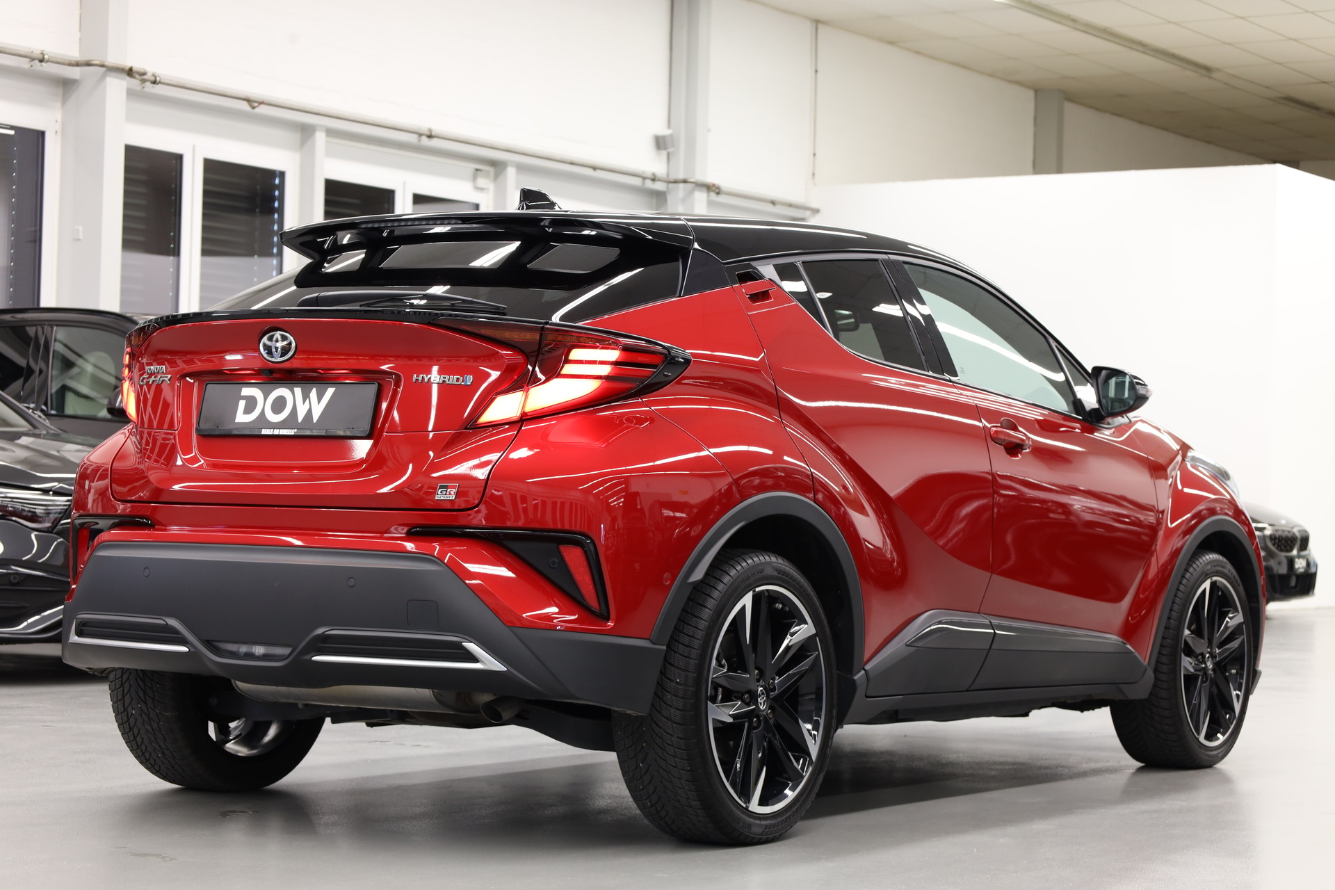 TOYOTA C-HR 2.0 VVTi HSD GR Sport-image-4