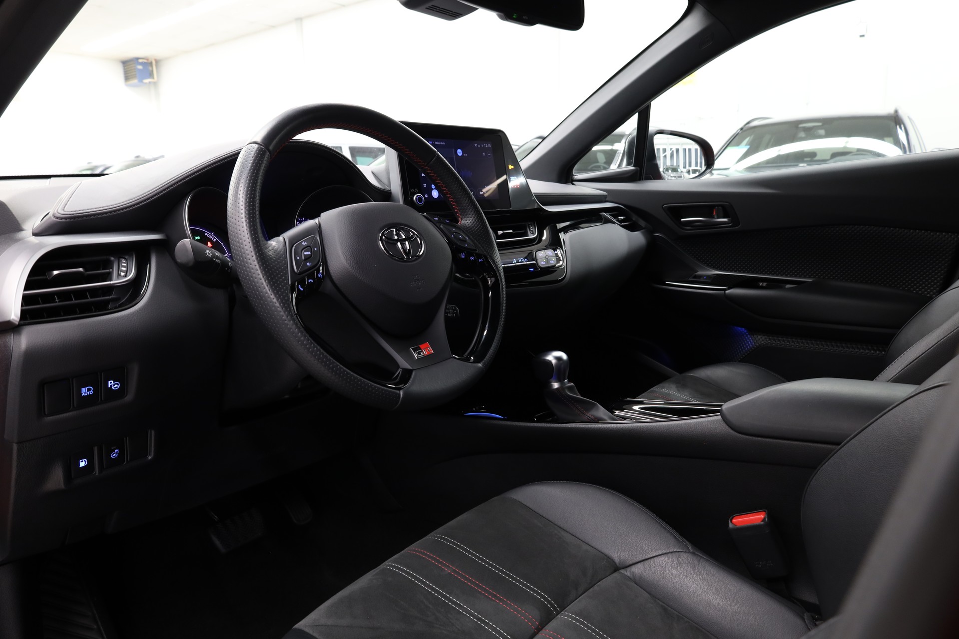TOYOTA C-HR 2.0 VVTi HSD GR Sport-image-19