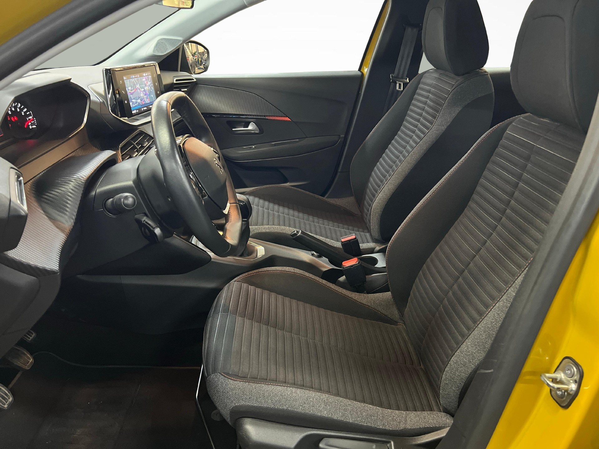PEUGEOT 208 1.2 PureTech Active Pack-image-12