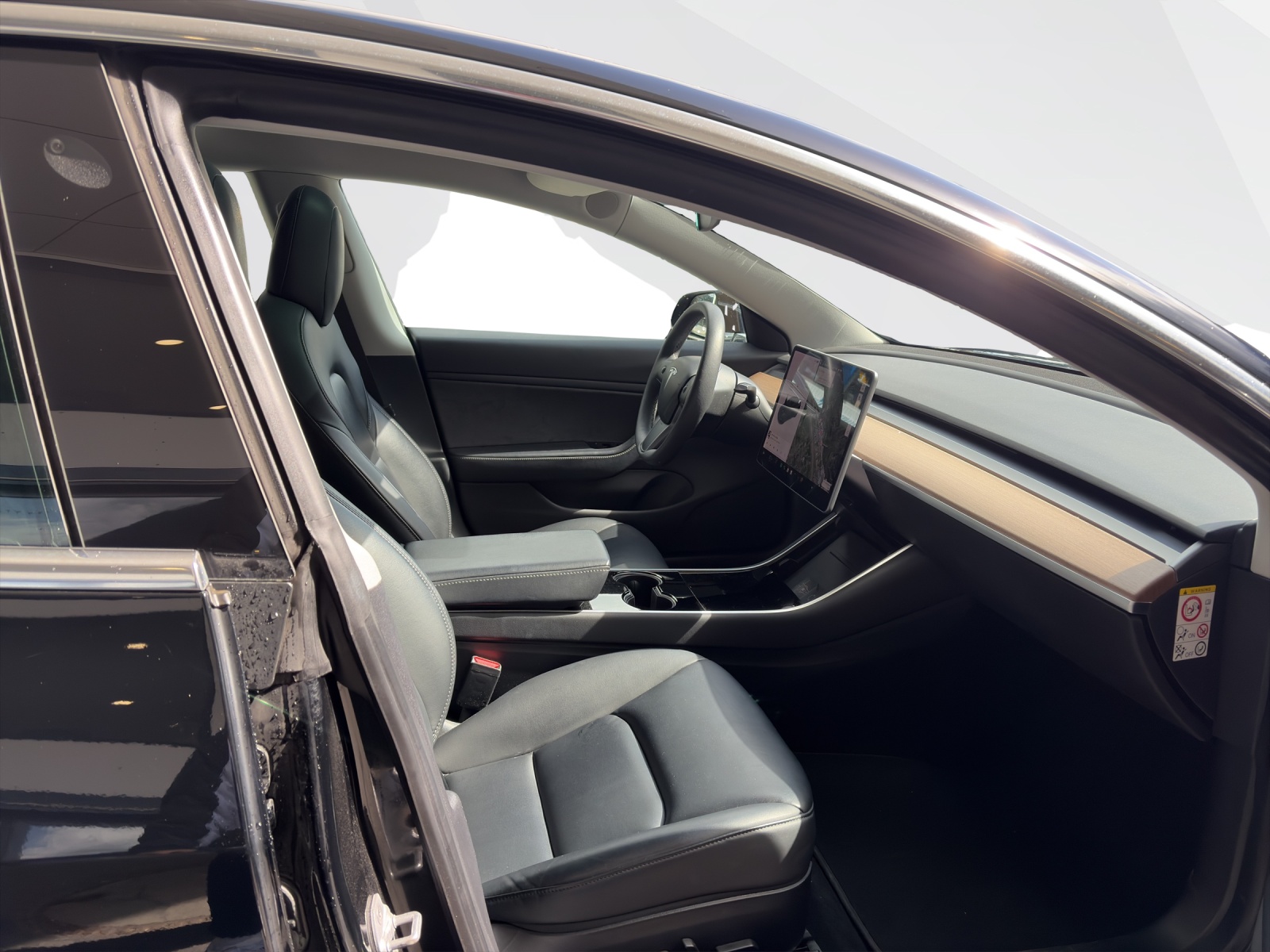 TESLA Model 3 Performance D-image-16