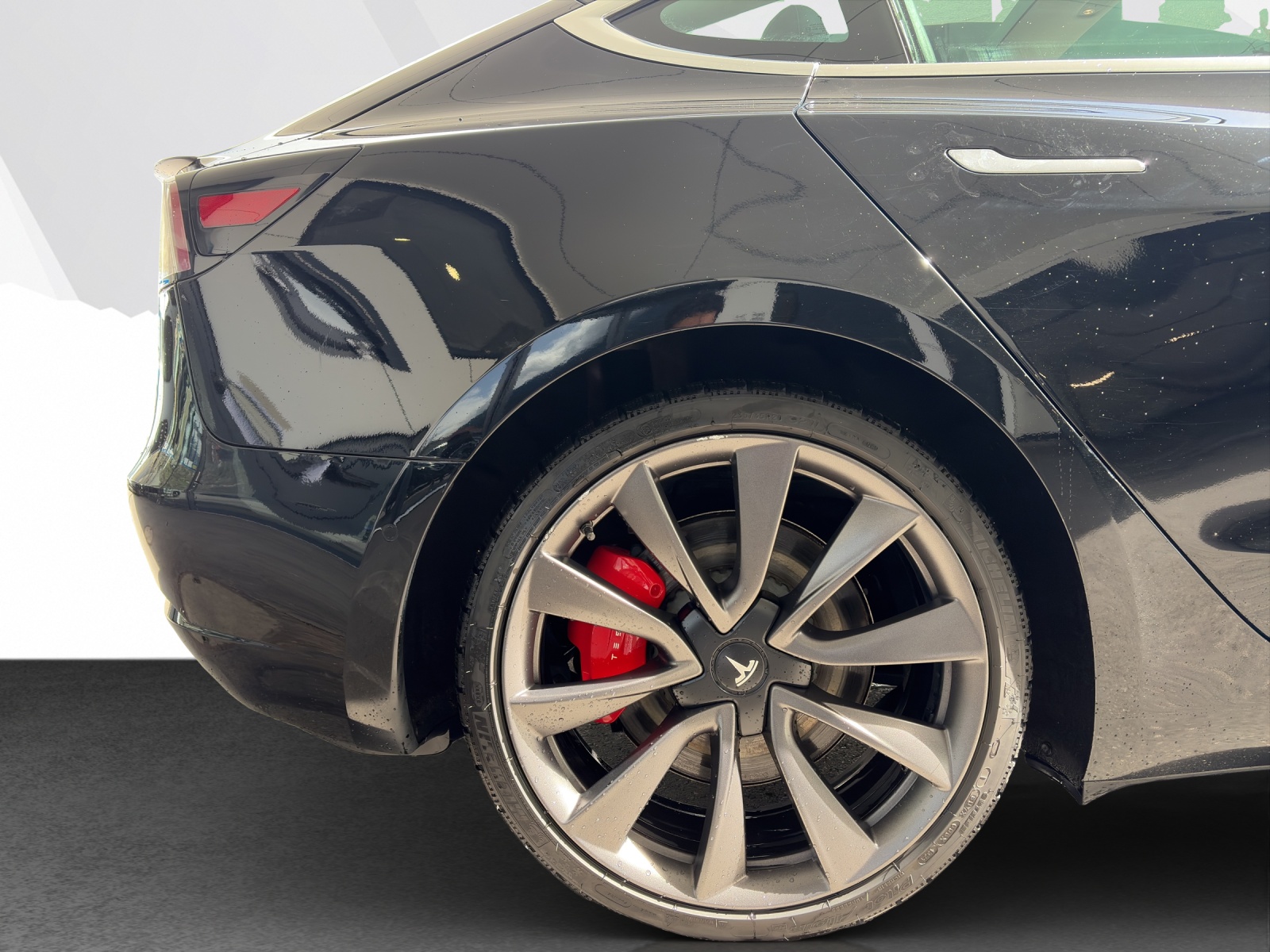 TESLA Model 3 Performance D-image-23