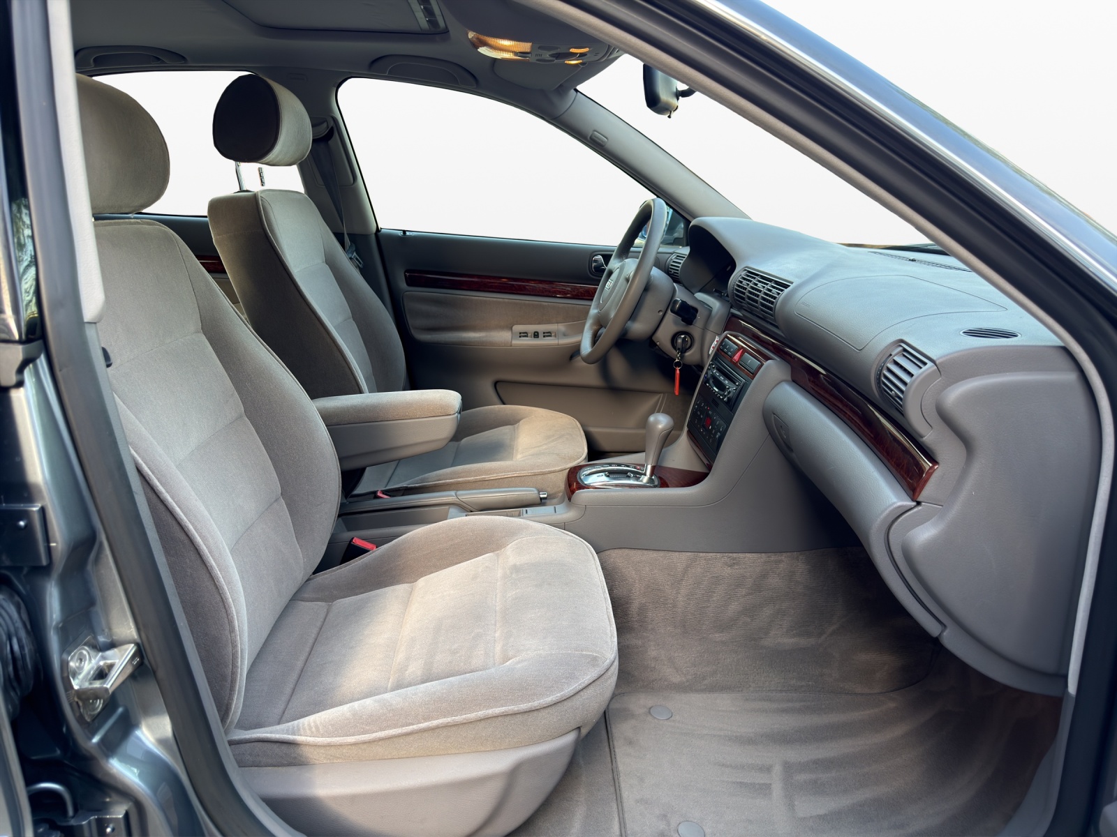 AUDI A4 2.4 Ambiente-image-14