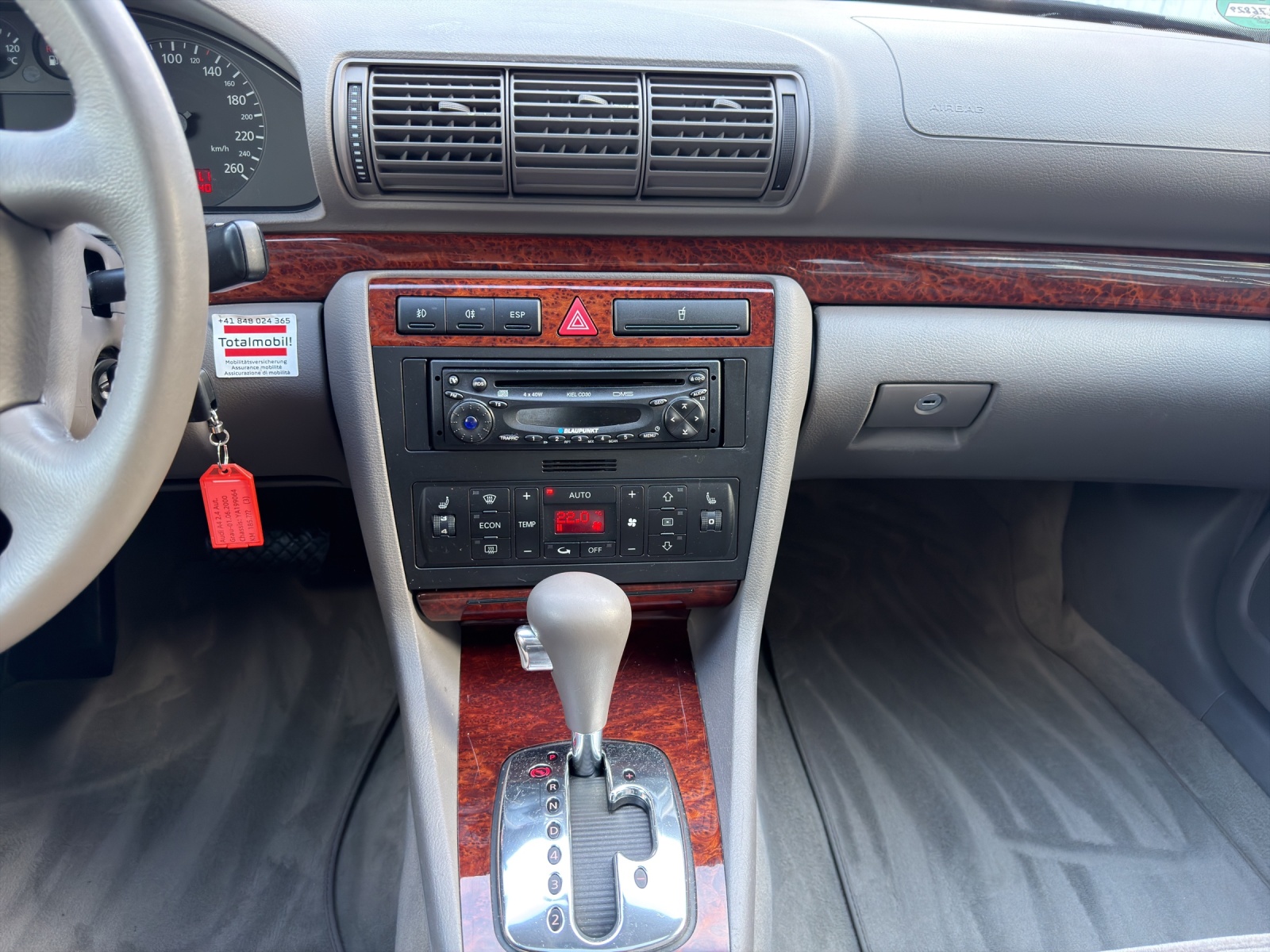 AUDI A4 2.4 Ambiente-image-22