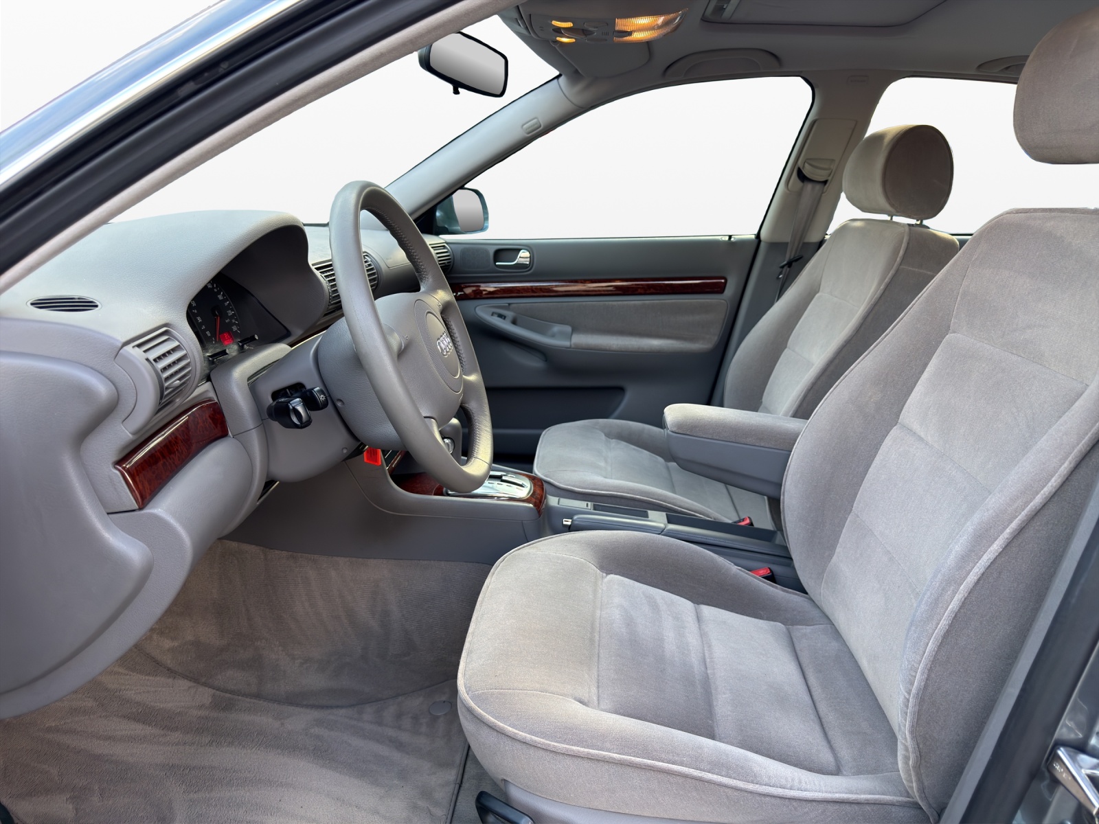 AUDI A4 2.4 Ambiente-image-8