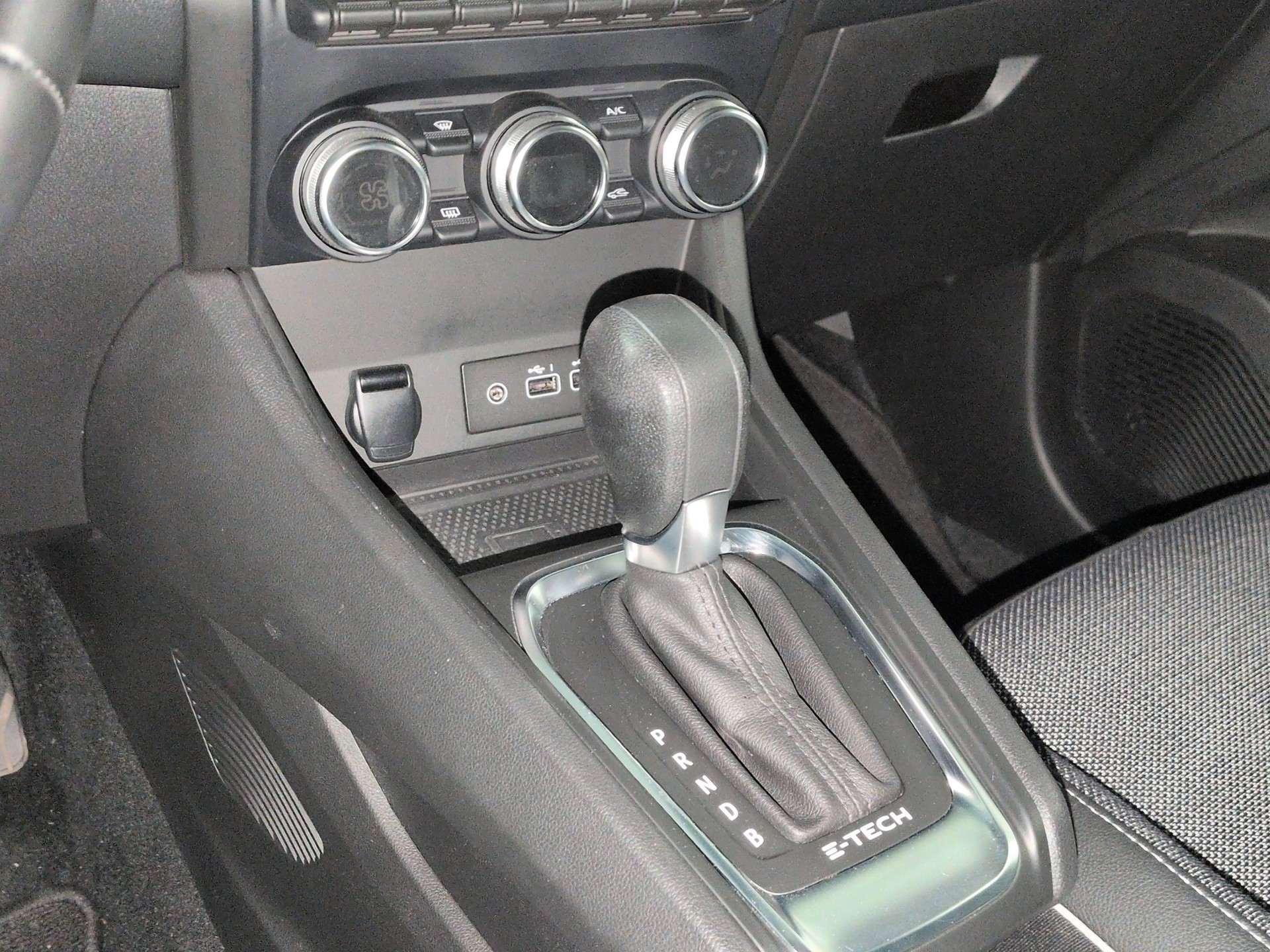RENAULT Captur 1.6 E-Tech 145 Techno DHT-image-11