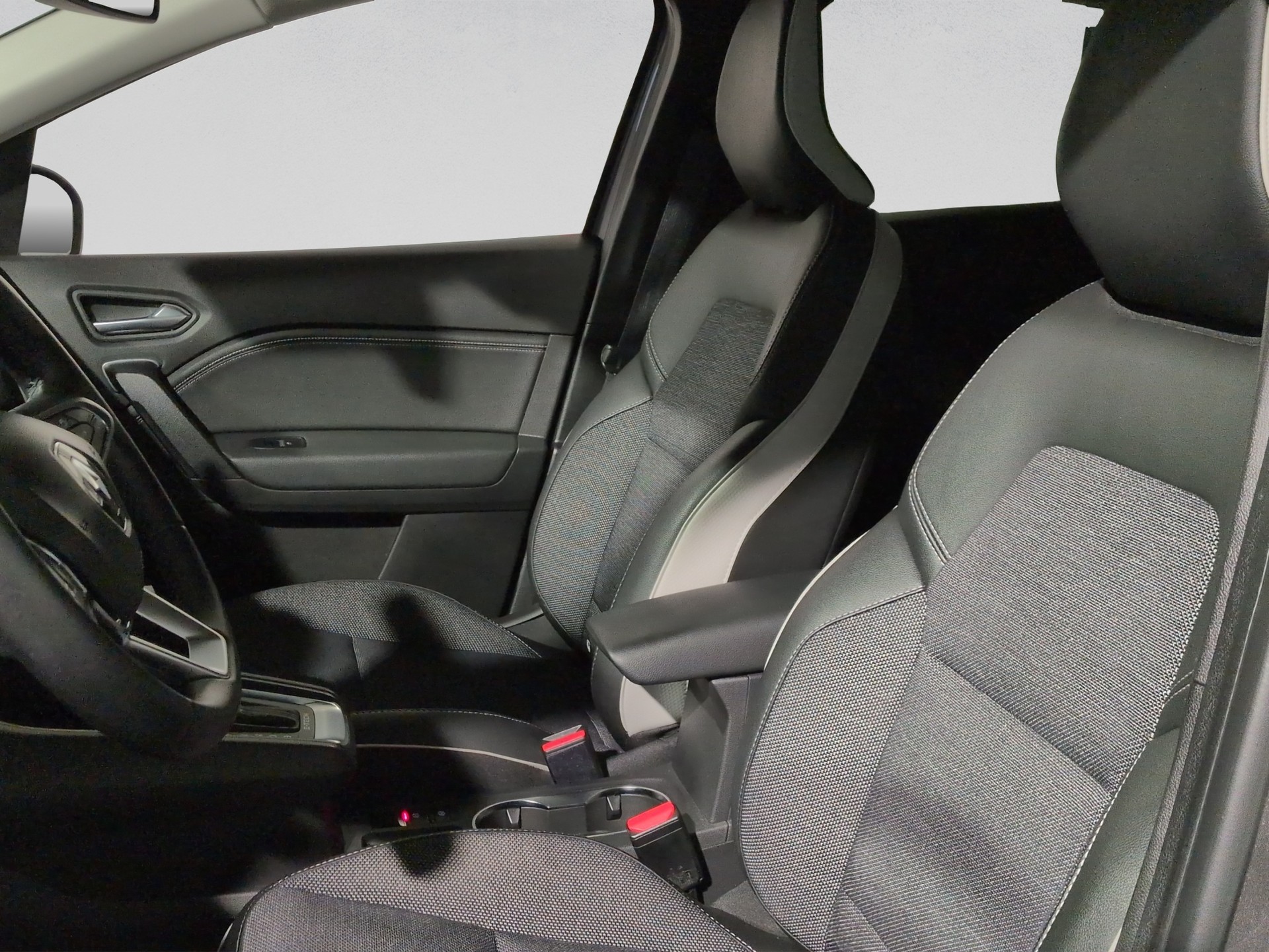 RENAULT Captur 1.6 E-Tech 145 Techno DHT-image-8