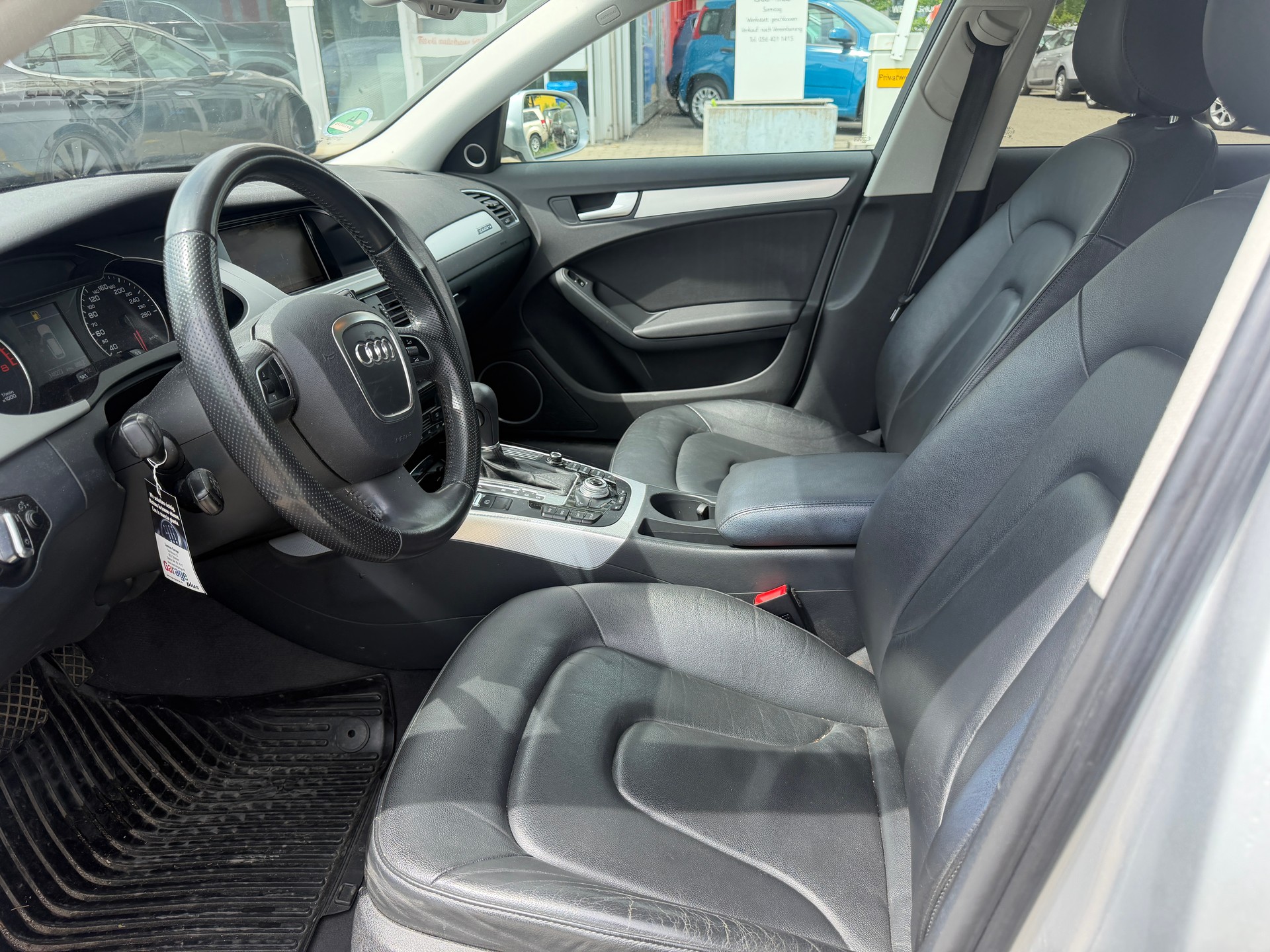 AUDI A4 Avant 2.0 TFSI quattro S-tronic-image-8