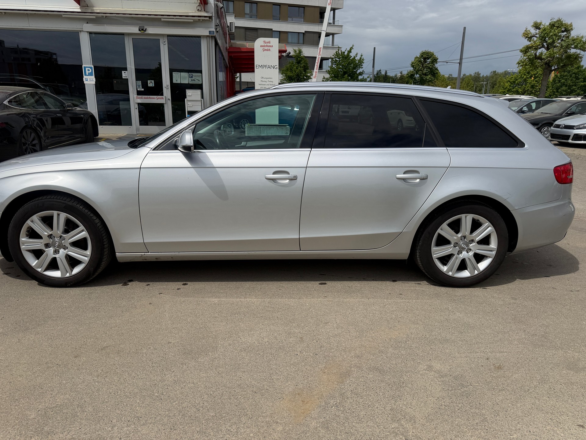 AUDI A4 Avant 2.0 TFSI quattro S-tronic-image-2