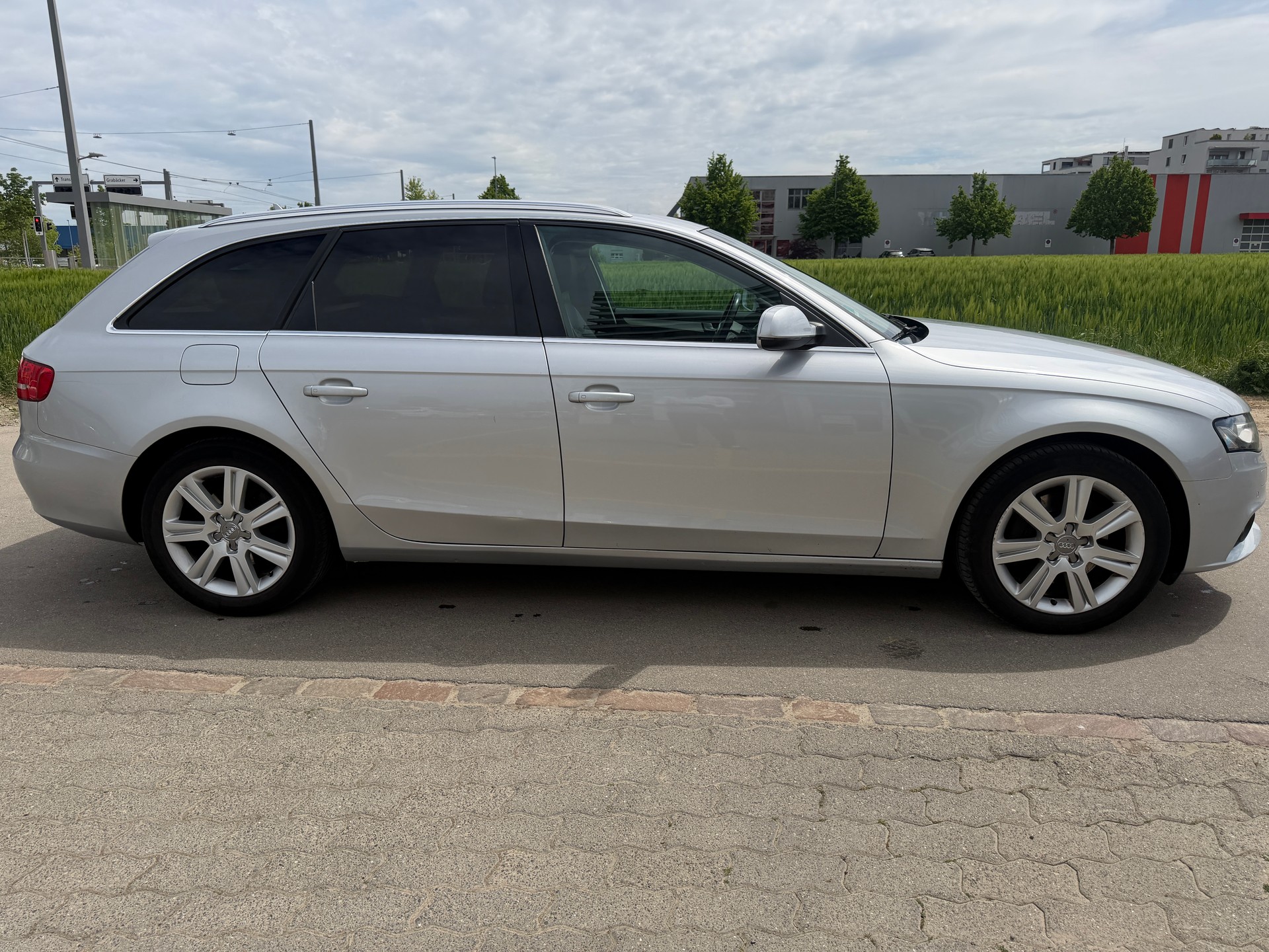 AUDI A4 Avant 2.0 TFSI quattro S-tronic-image-4