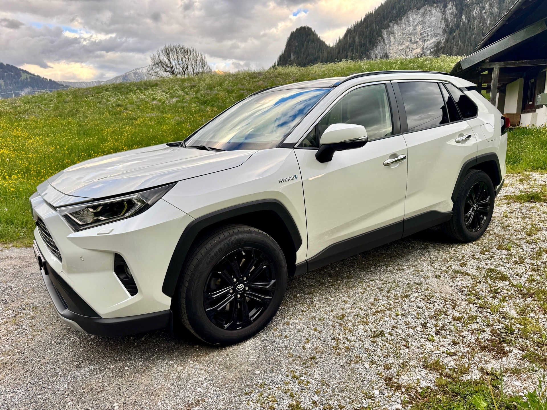 TOYOTA 2.5 HEV Premium