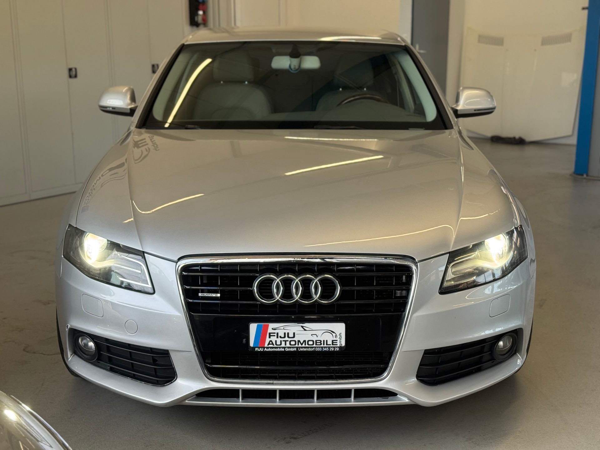 AUDI A4 Limousine 3.2 FSI quattro tiptronic-image-1