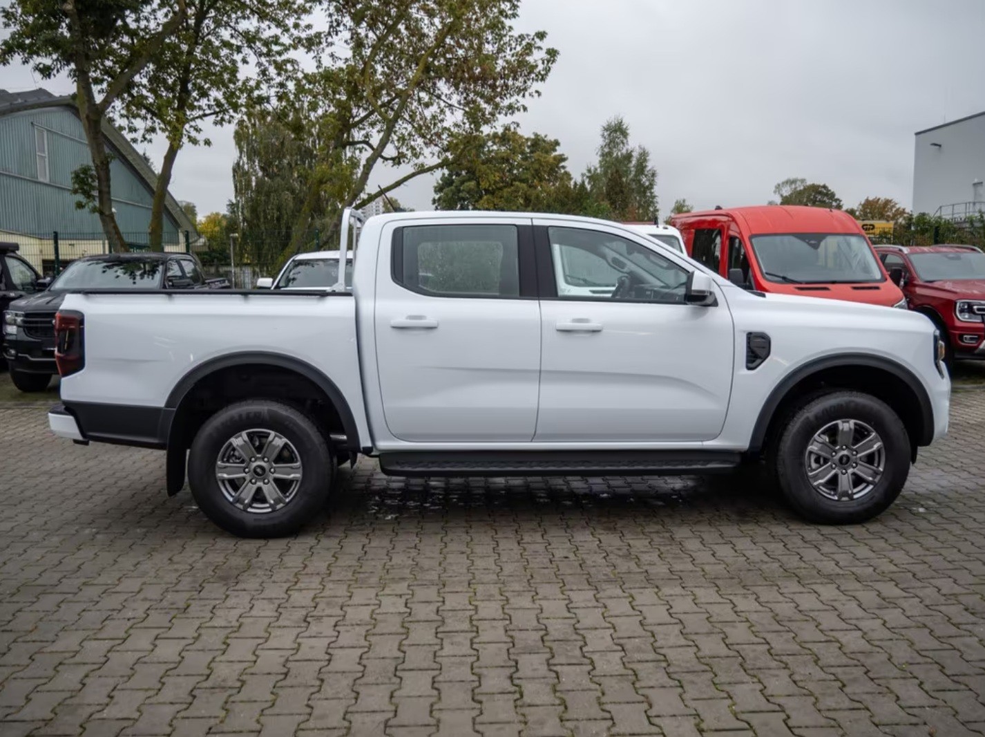 FORD Ranger DoKa XLT 2.0 Eco Blue 4x4 Automat-showroom-element-2