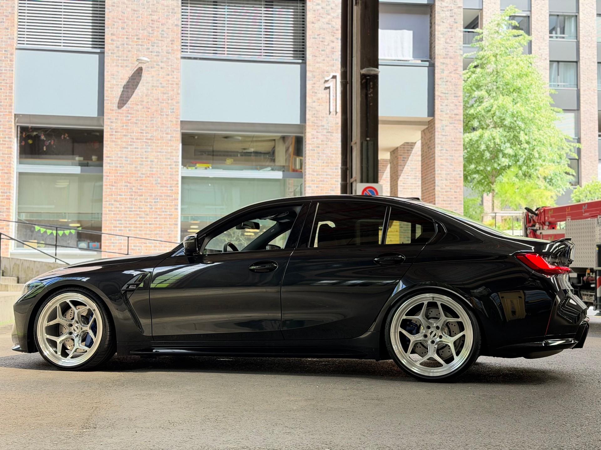 BMW M3 Competition M xDrive LCI-image-8