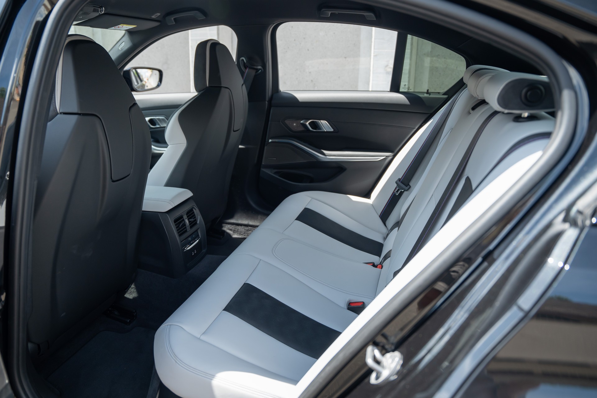 BMW M3 Competition M xDrive LCI-image-15