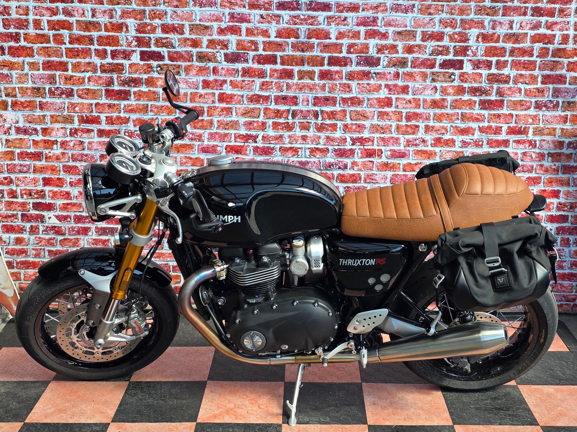 TRIUMPH Thruxton 1200 i RS ABS-showroom-element-3