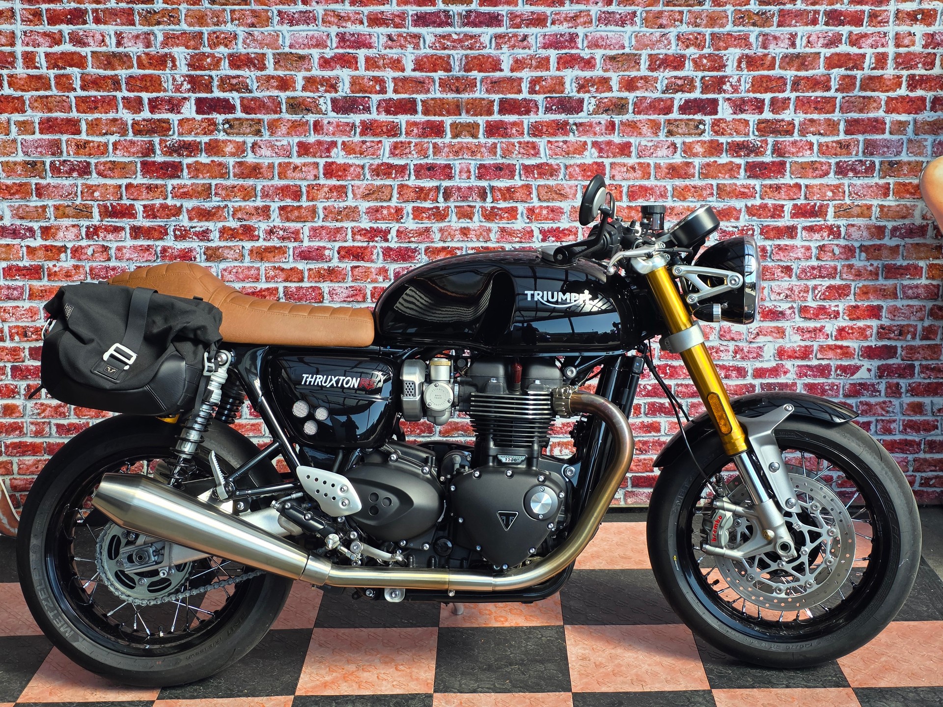 TRIUMPH Thruxton 1200 i RS ABS-showroom-element-2