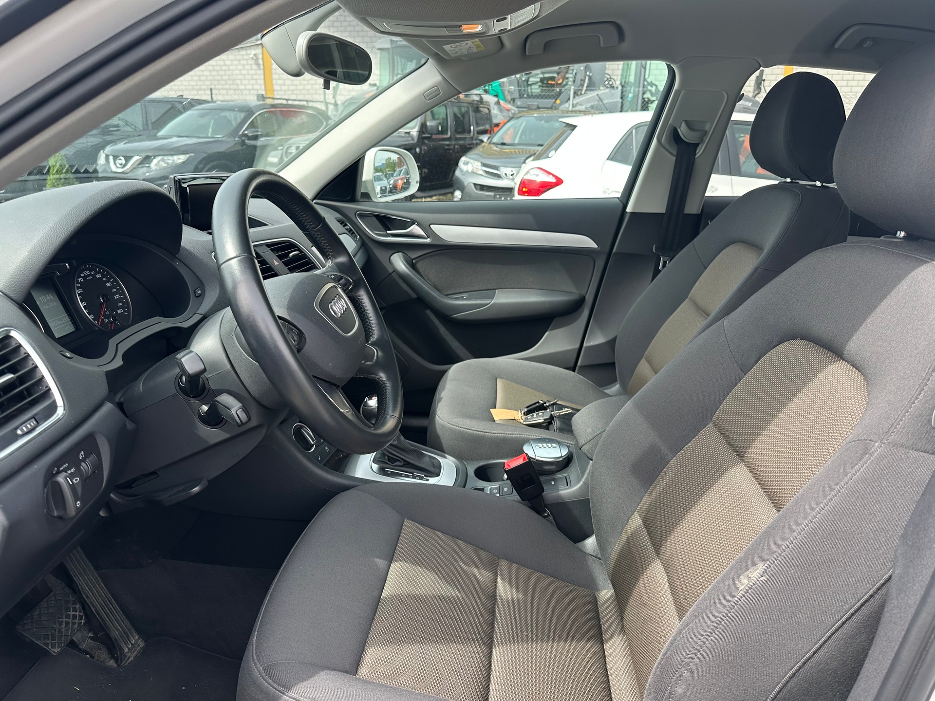 AUDI Q3 2.0 TDI quattro S-tronic-image-9