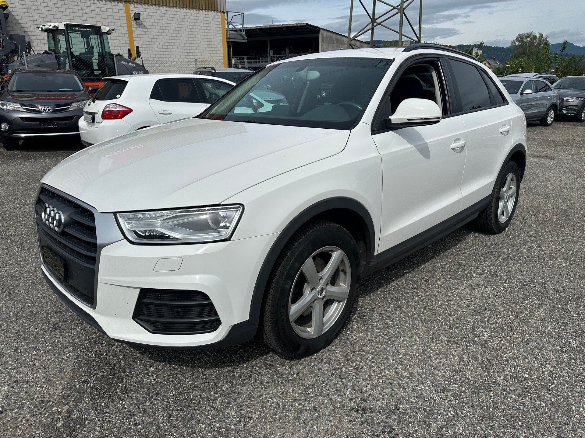 AUDI Q3 2.0 TDI quattro S-tronic-image-8