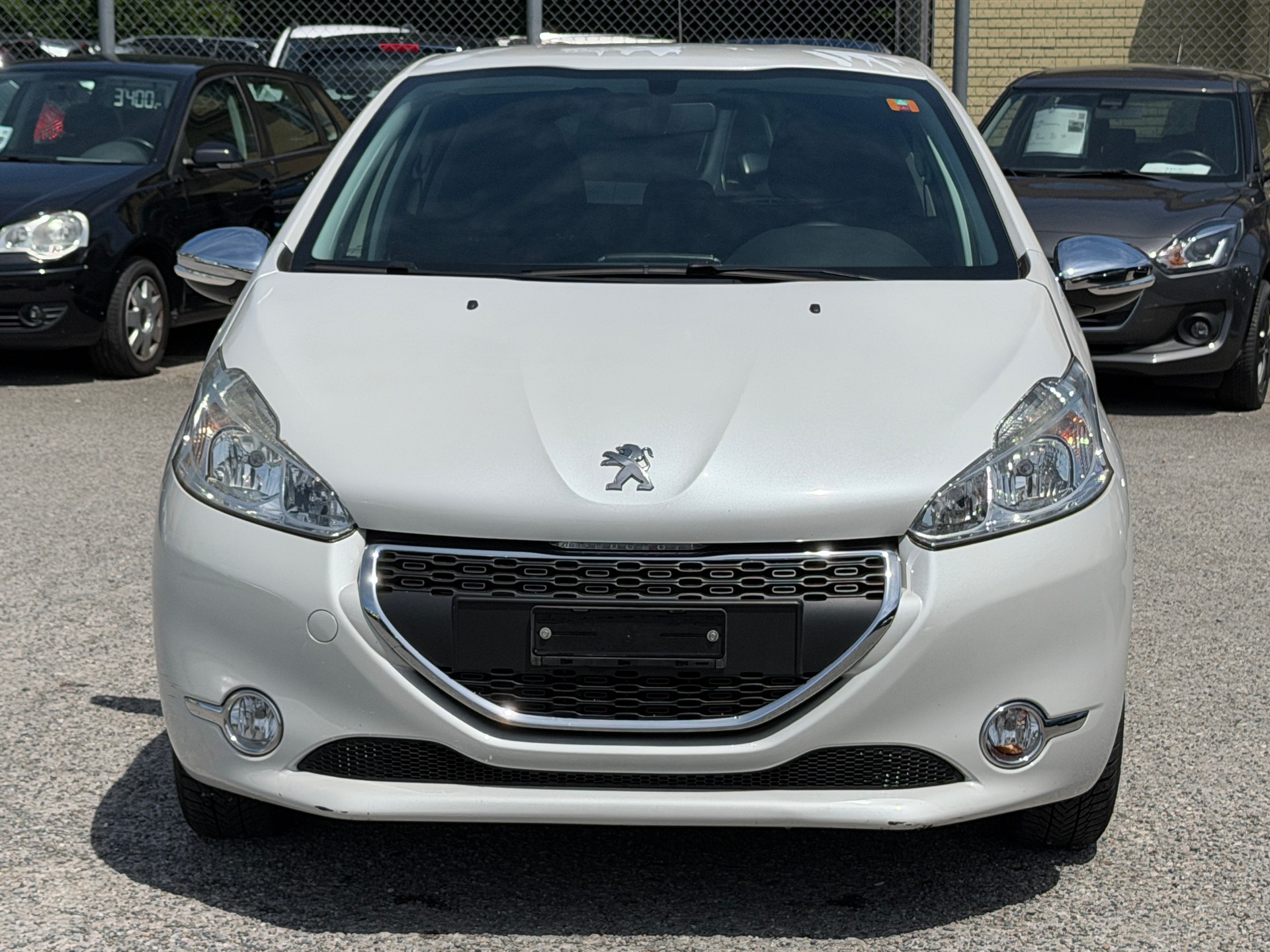 PEUGEOT 208 1.2 VTI Style-image-0
