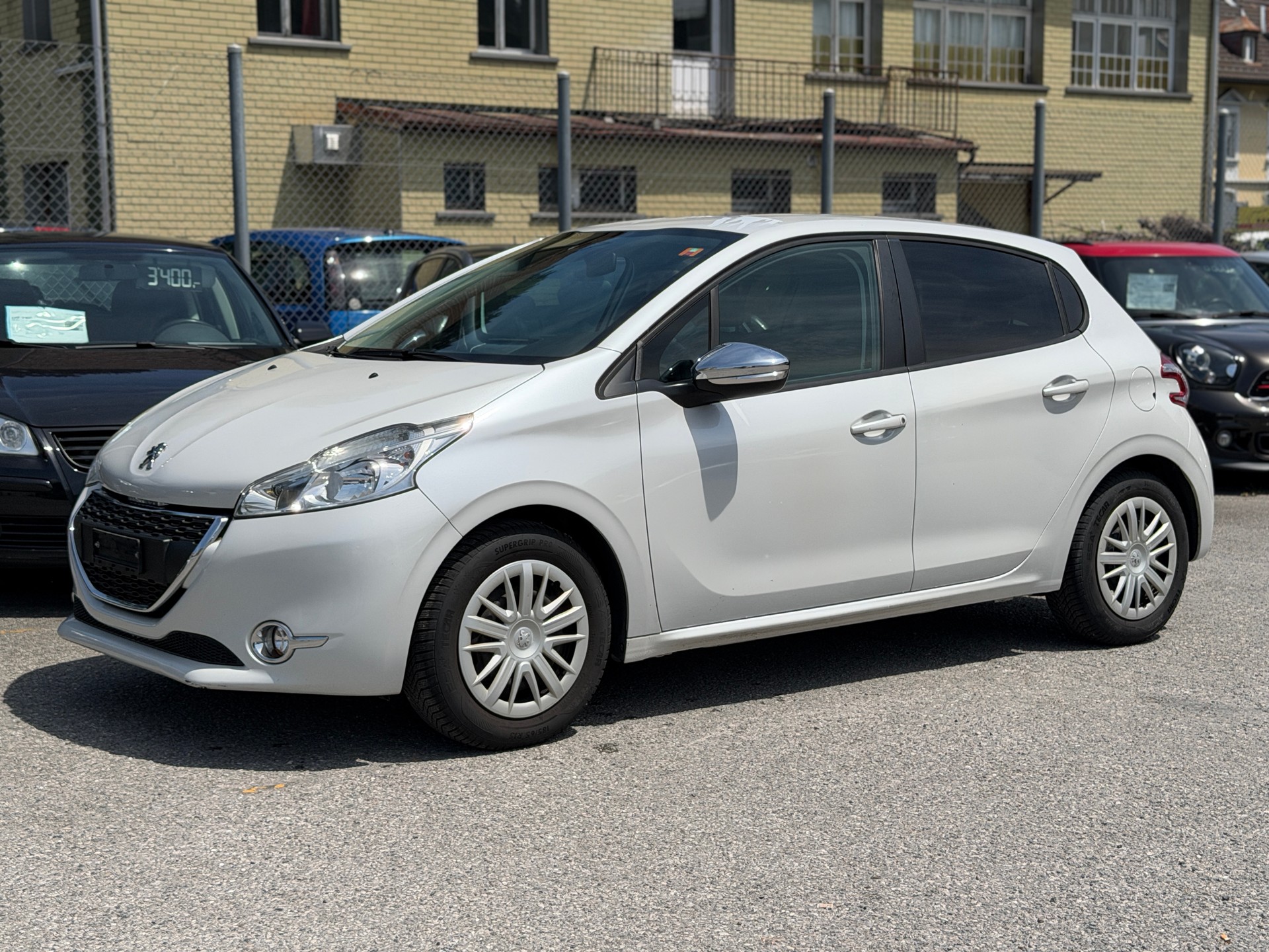 PEUGEOT 208 1.2 VTI Style-image-2