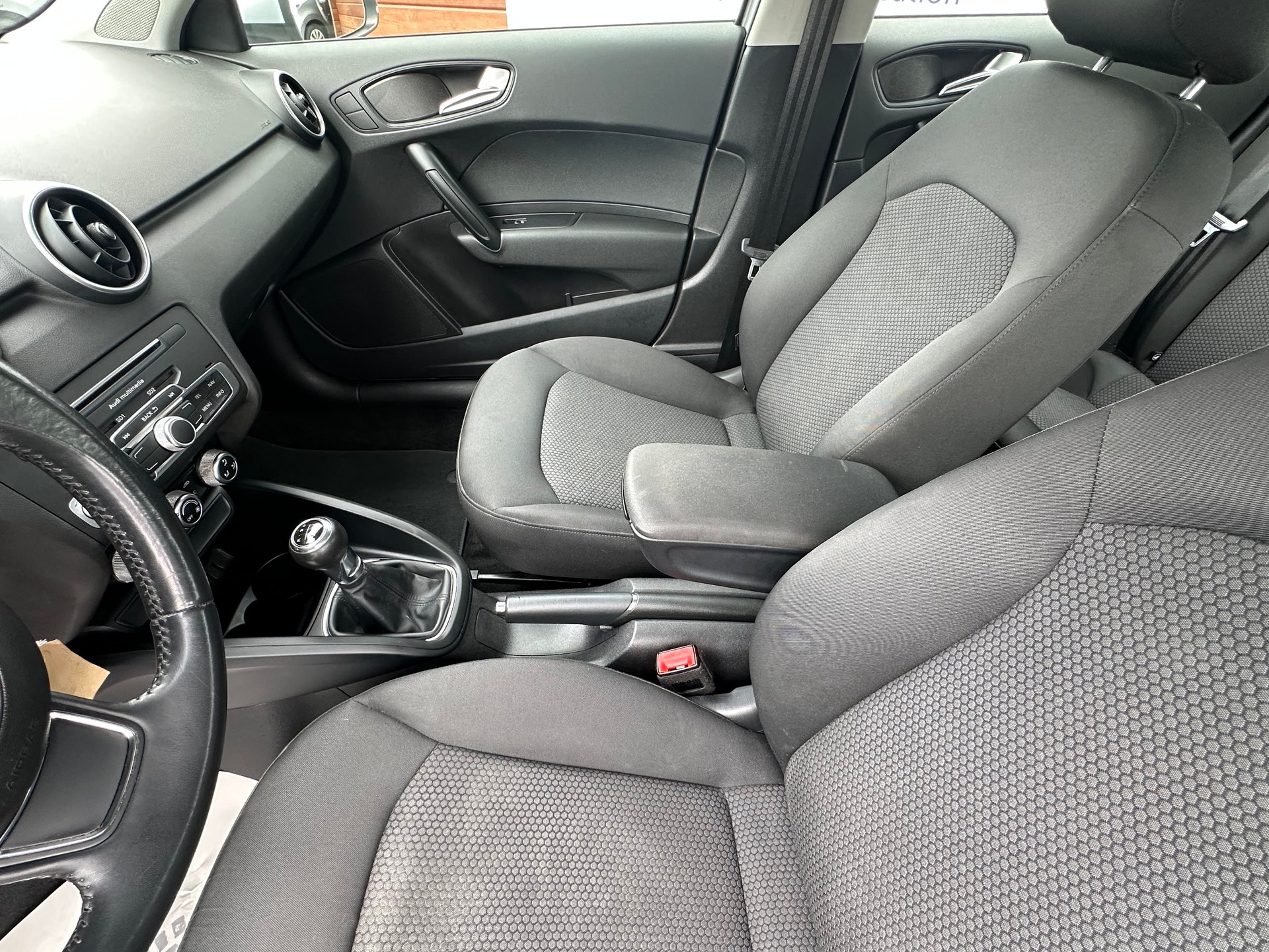 AUDI A1 Sportback 1.4 TFSI Sport S-tronic-image-15