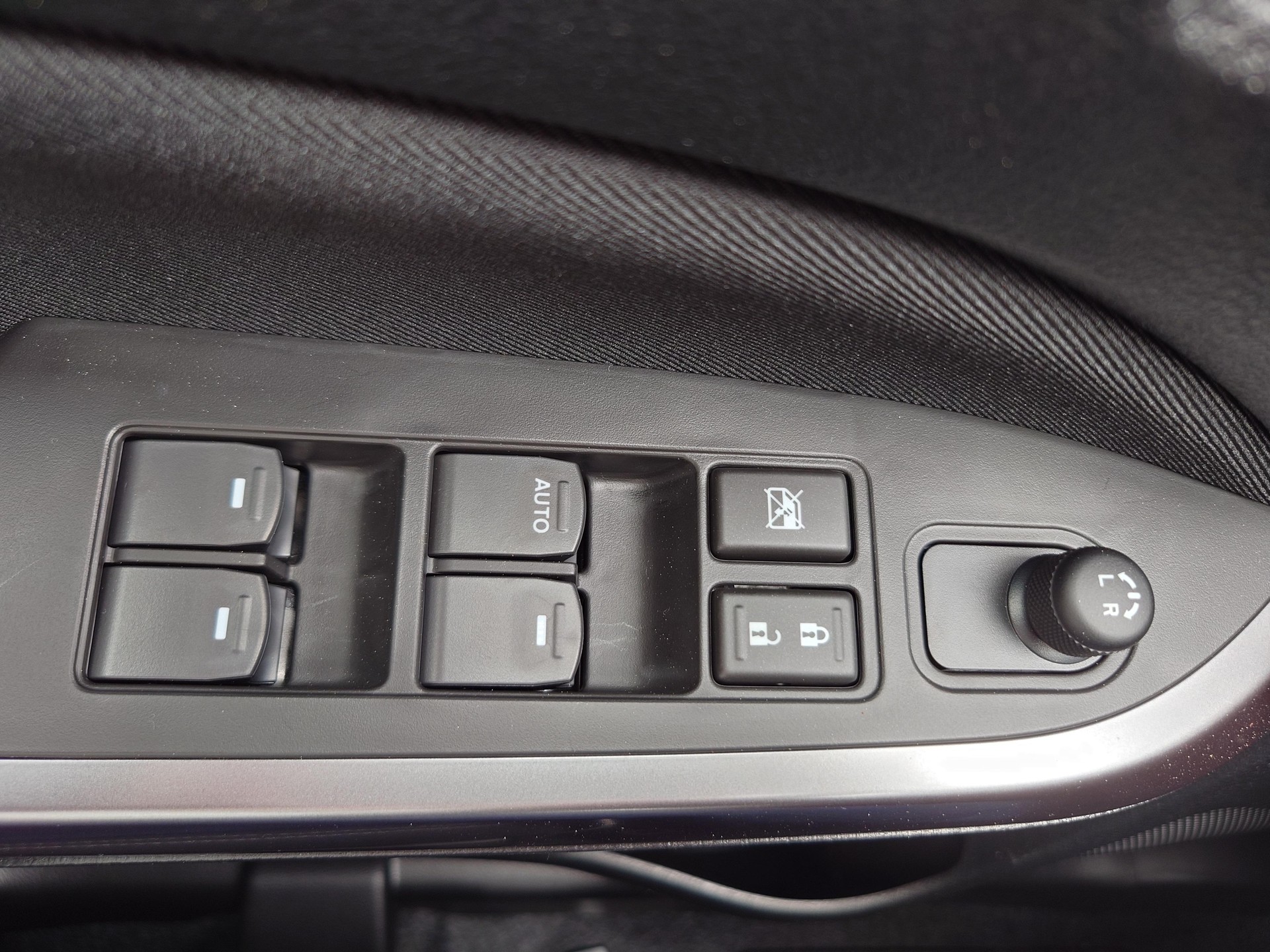 SUZUKI Vitara 1.4 T Sakura Hybrid 4x4-image-10