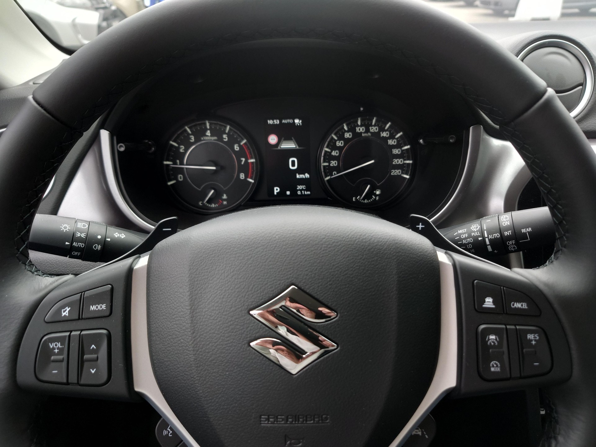 SUZUKI Vitara 1.4 T Sakura Hybrid 4x4-image-6