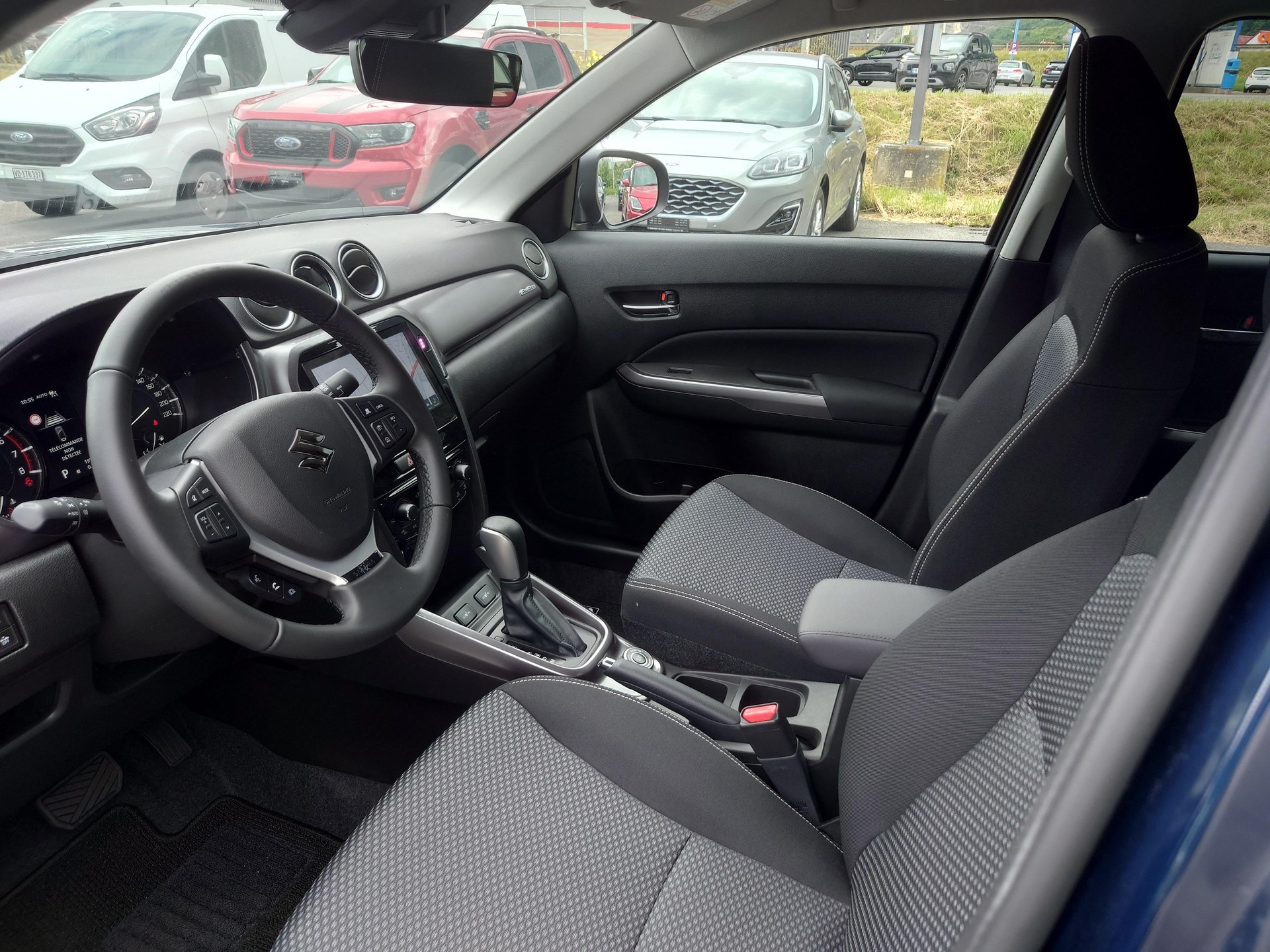 SUZUKI Vitara 1.4 T Sakura Hybrid 4x4-image-5