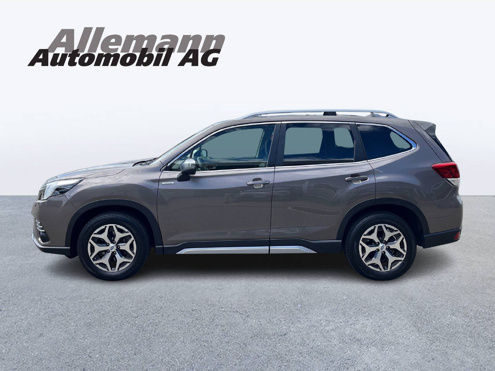SUBARU Forester Station 2.0i e-Boxer Swiss Plus-image-6