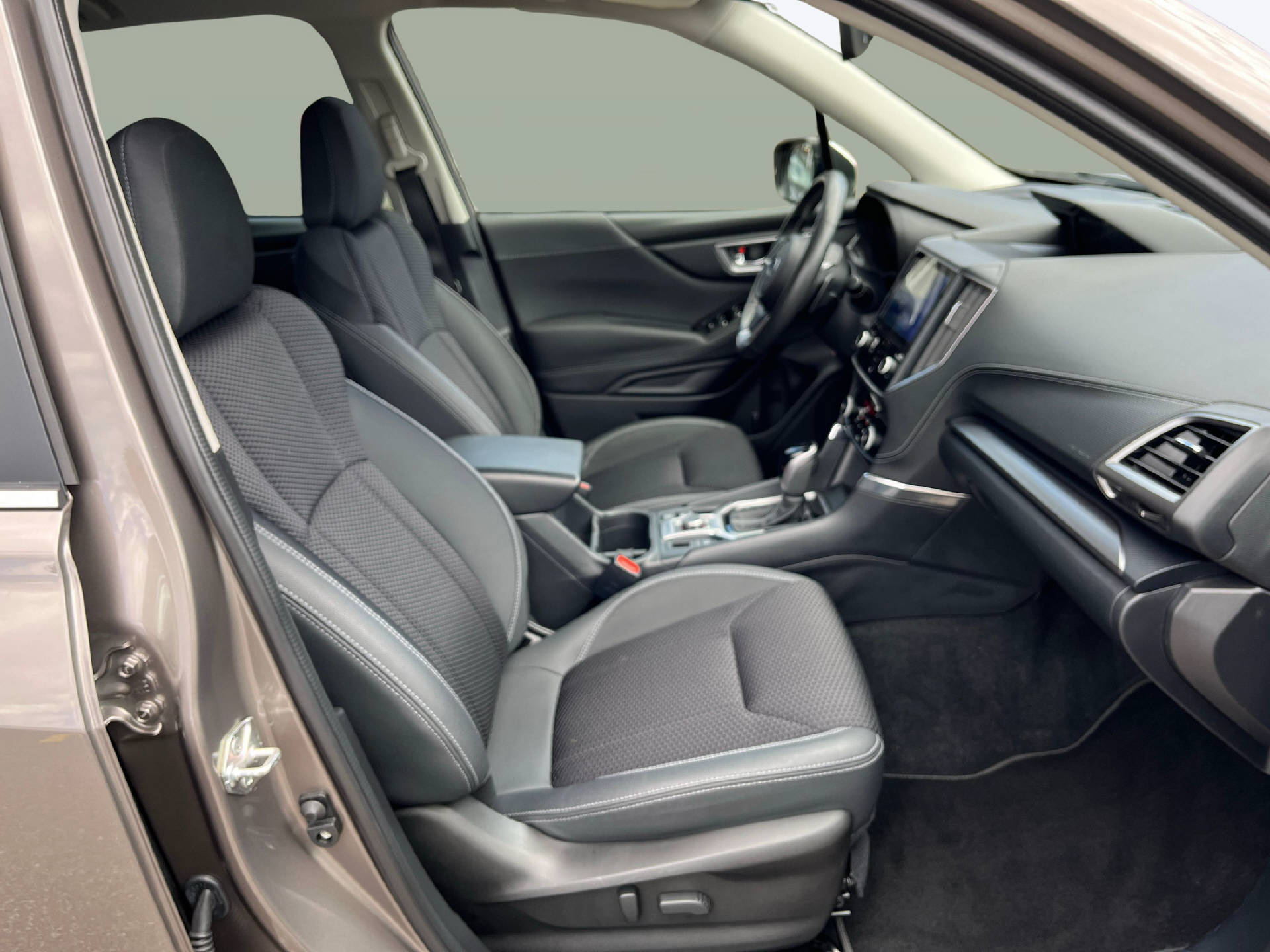 SUBARU Forester Station 2.0i e-Boxer Swiss Plus-image-8