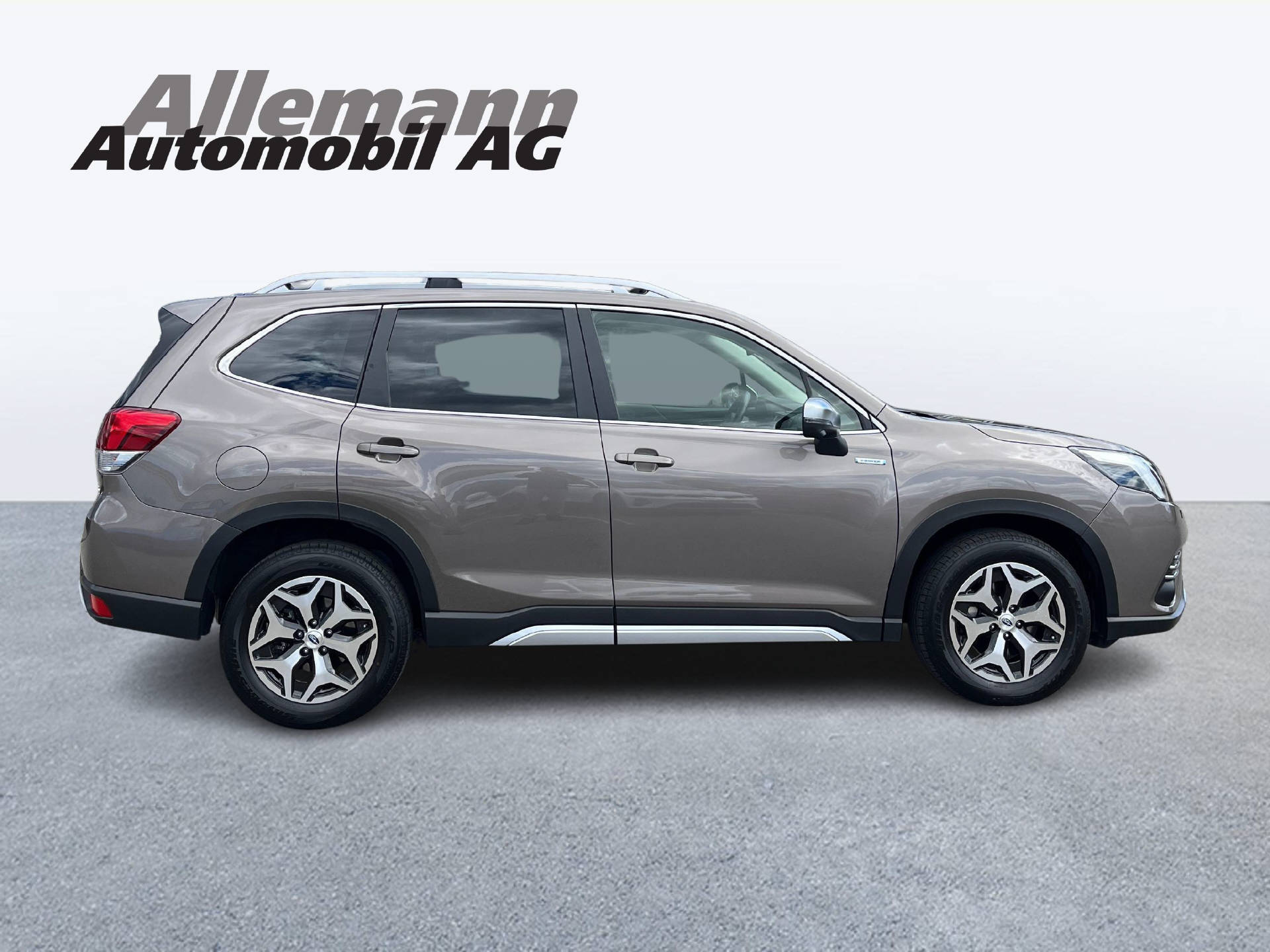 SUBARU Forester Station 2.0i e-Boxer Swiss Plus-image-7