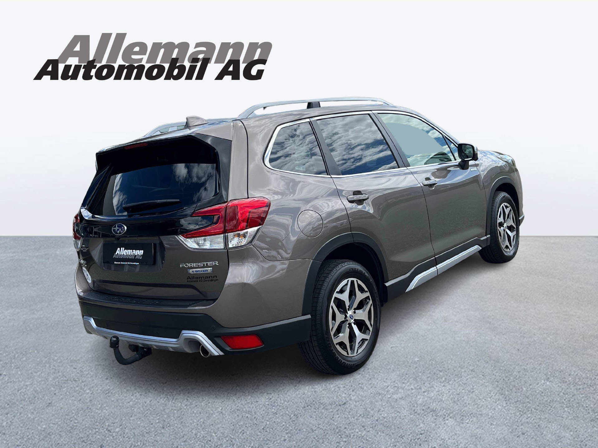 SUBARU Forester Station 2.0i e-Boxer Swiss Plus-image-3