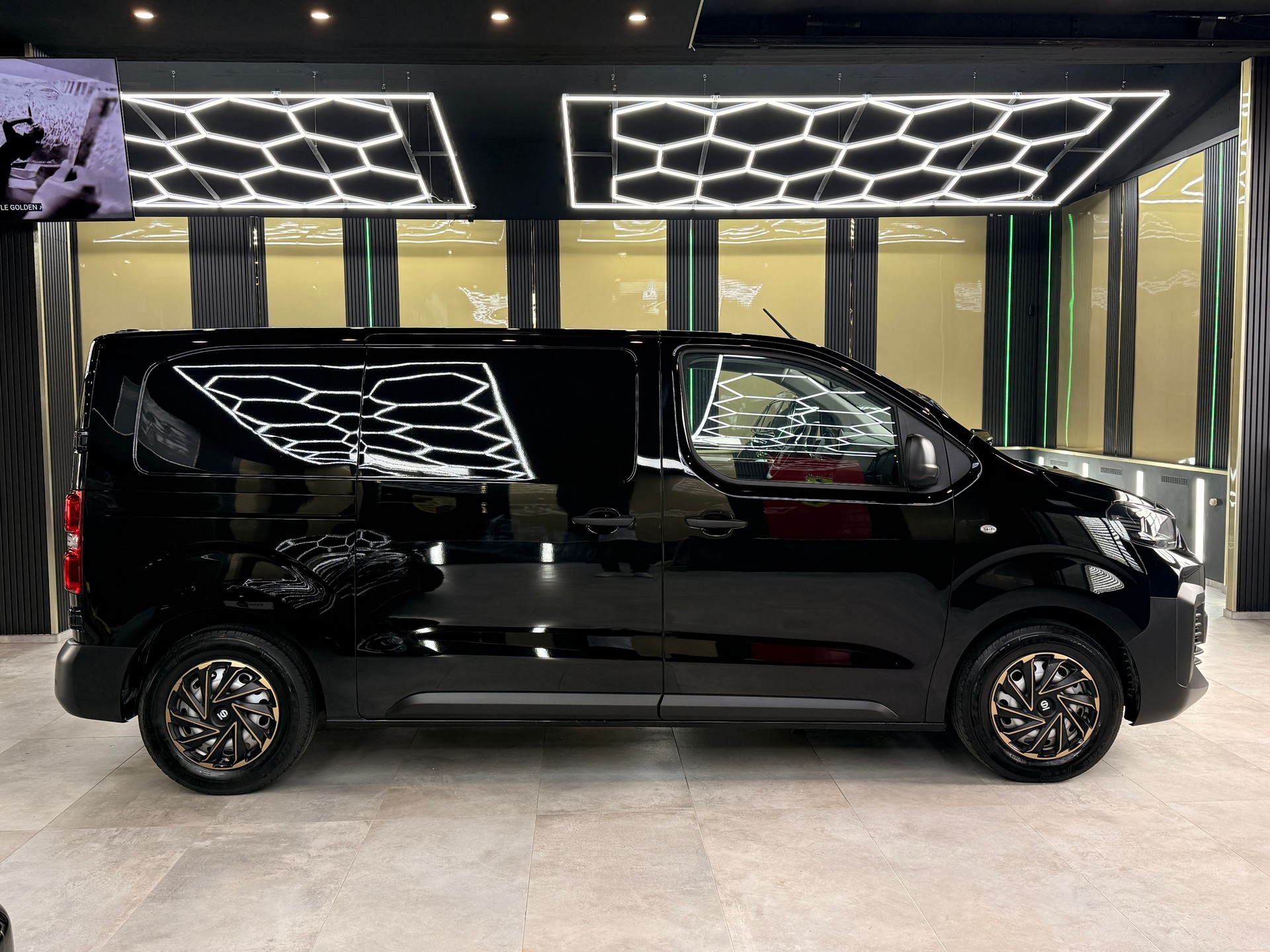 FIAT Scudo 2.0 BlueHDi L2 Crew Cab-image-3