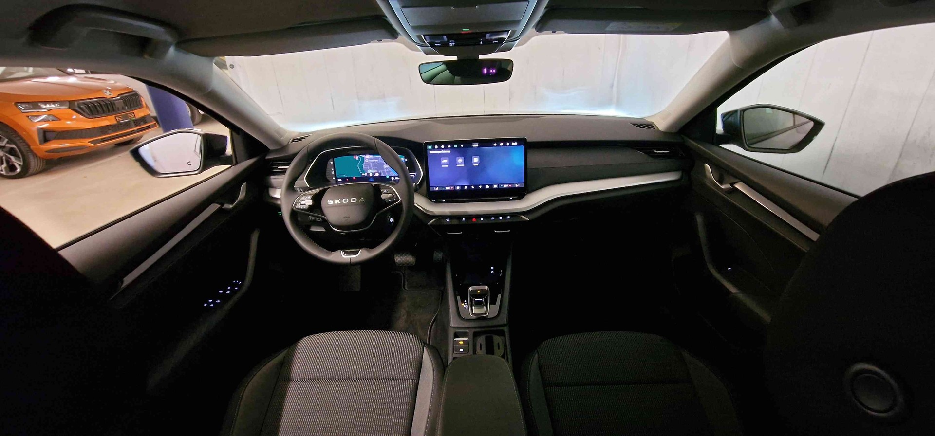 SKODA Octavia Combi 2.0 TDI DSG Selection-image-13