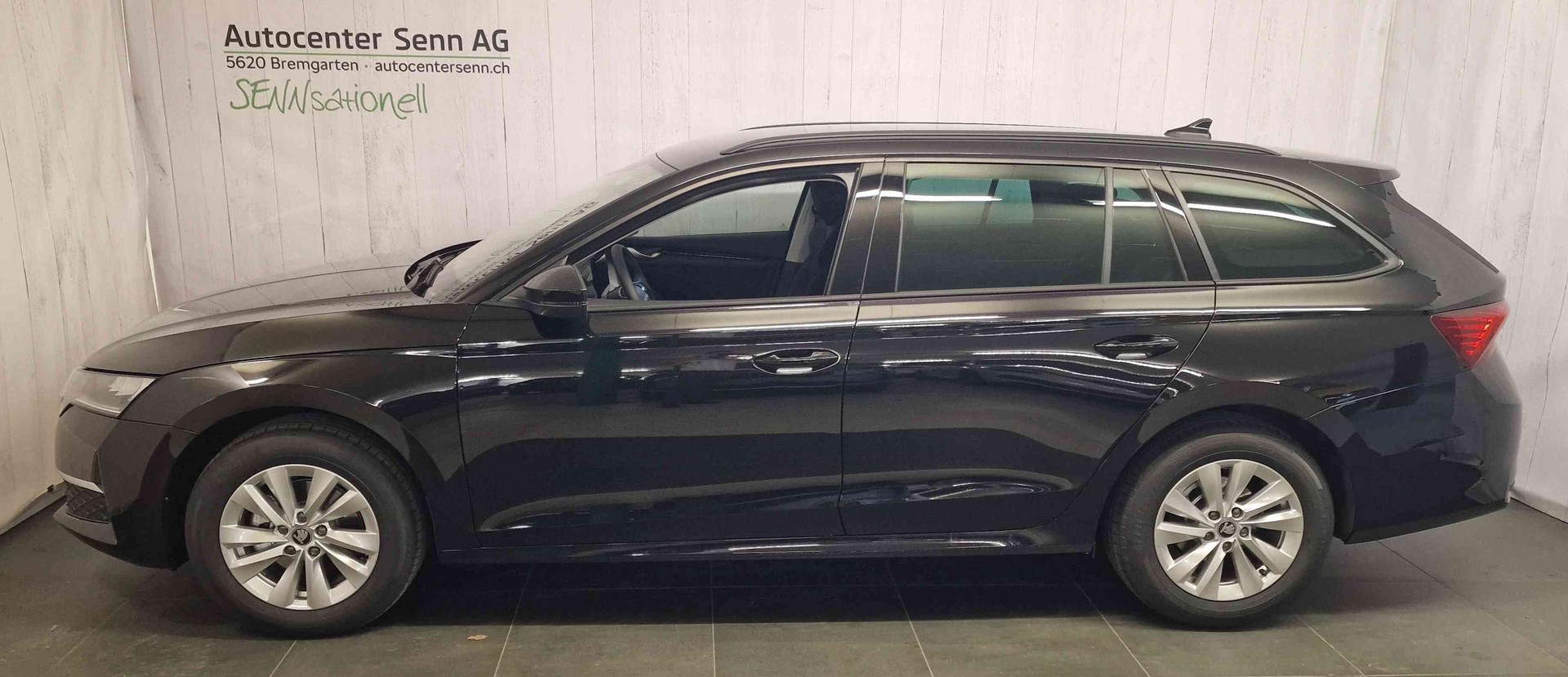 SKODA Octavia Combi 2.0 TDI DSG Selection-image-2