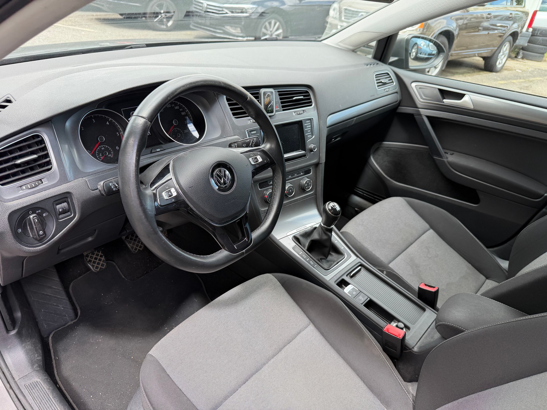 VW Golf 1.6 TDI 4Motion-image-8